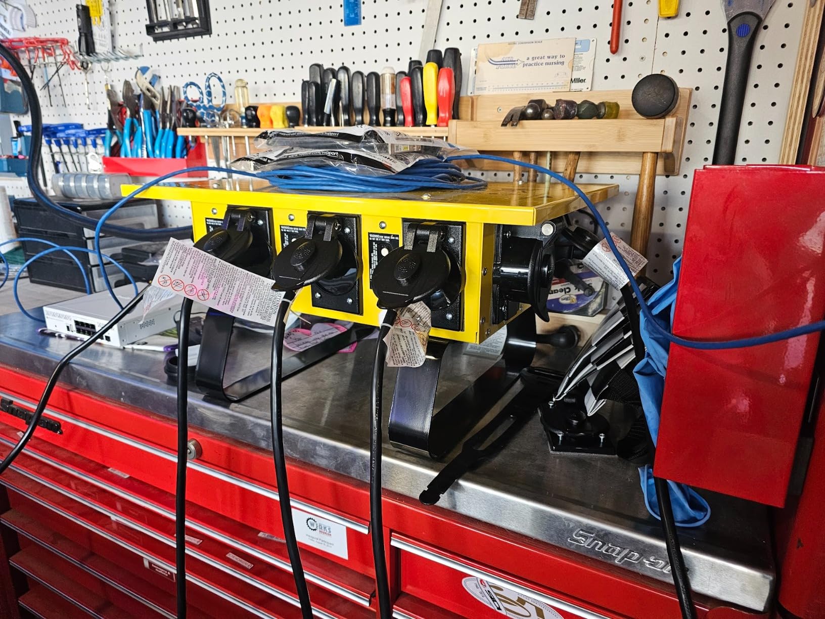 Southwire Temporary Power X-Treme Box - 50A 125/250V Portable Power Distribution with 6 5-20 U-Ground/Straight Blade Receptacles - Rugged Steel Construction customer photo 1