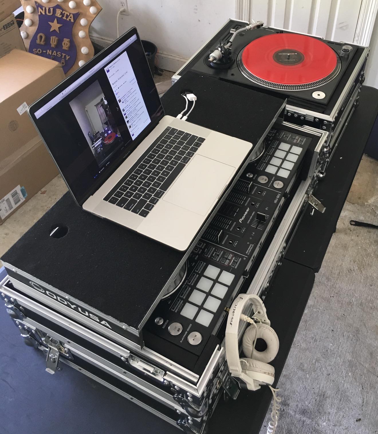 Odyssey FZ1200 Flight Zone Universal 1200 Style Dj Turntable Ata Case, black customer photo 2