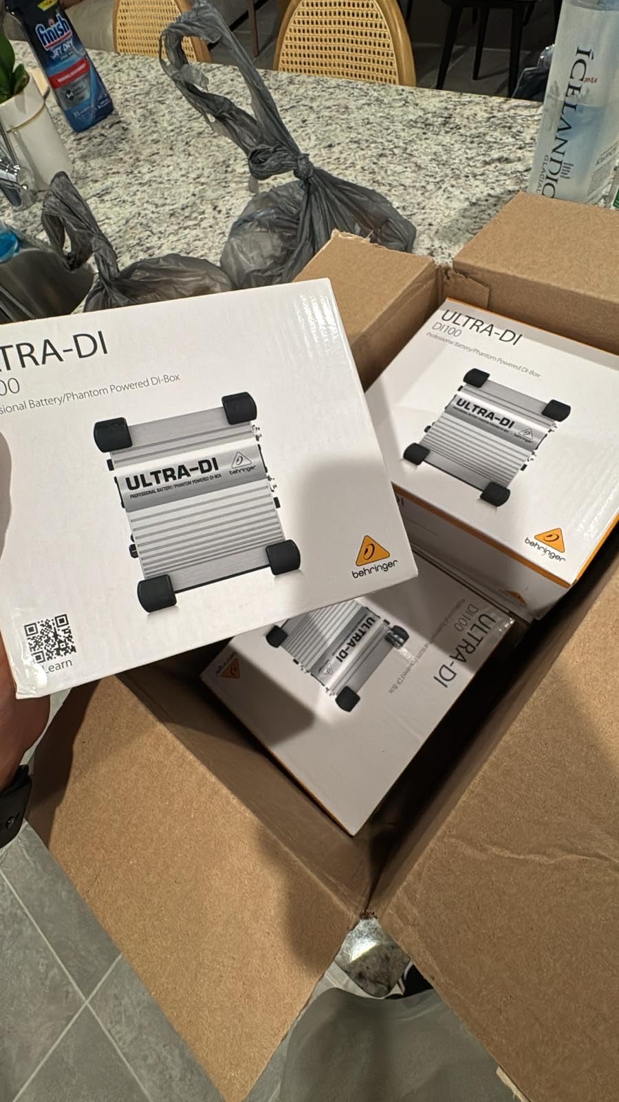 Behringer Ultra-DI DI100 1-Channel Active Microphone/Instrument Direct Box customer photo 1