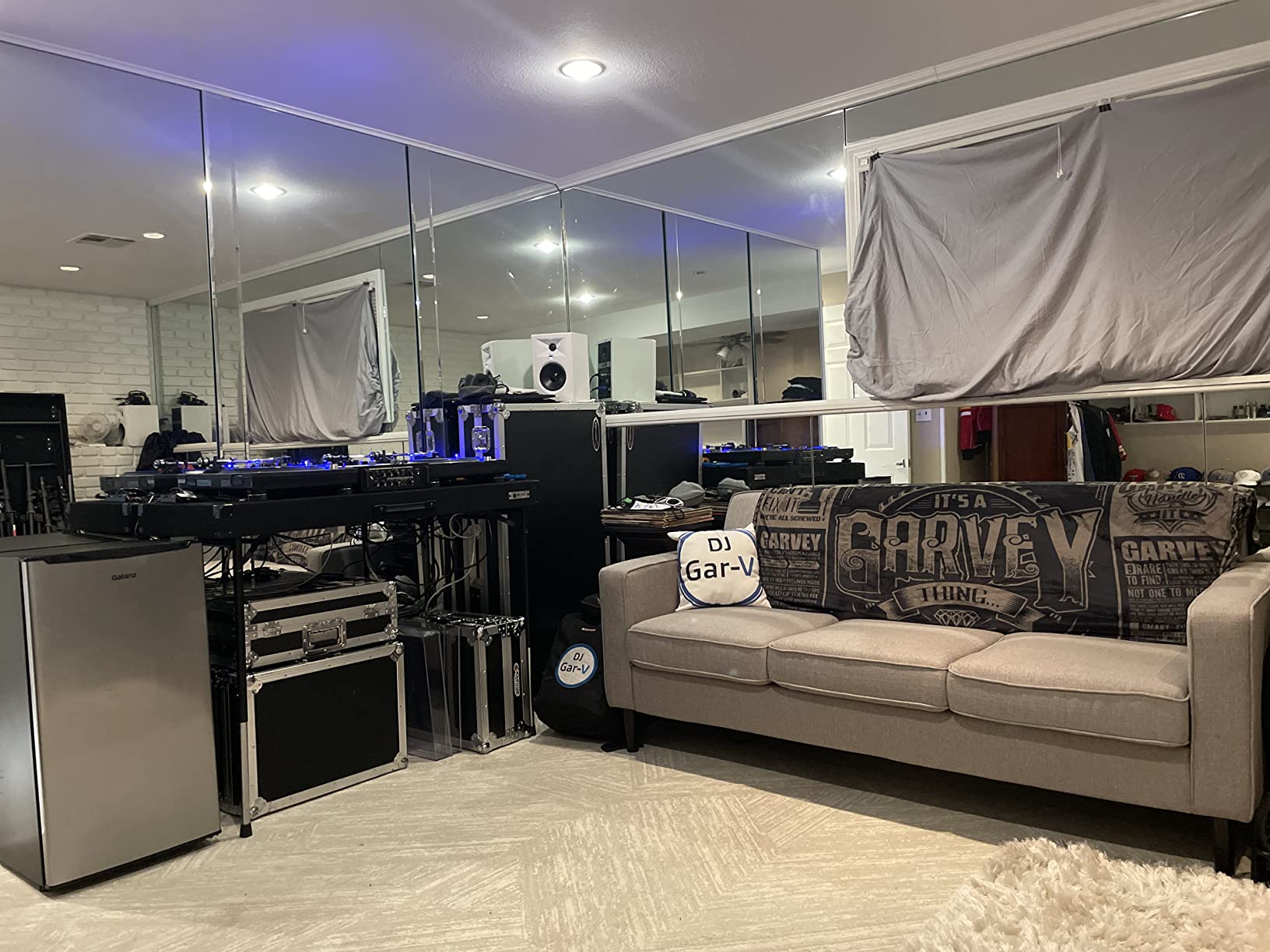 Odyssey CTBC2060 Carpeted Folding Dj Table with Adjustable Leg System customer photo 1