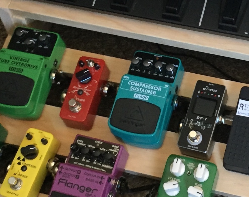Behringer CS400 Compressor Sustainer Ultimate Dynamics Effects Pedal customer photo 1