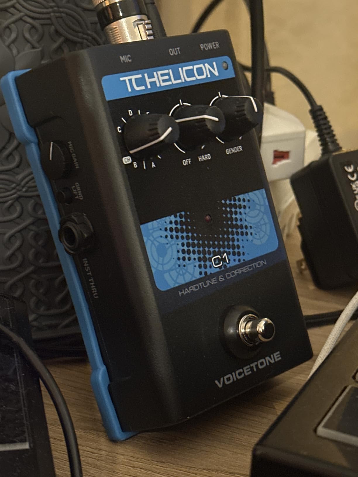 TC-Helicon VoiceTone C1 Vocal Effects Stompbox with Hardtune and Correction customer photo 2