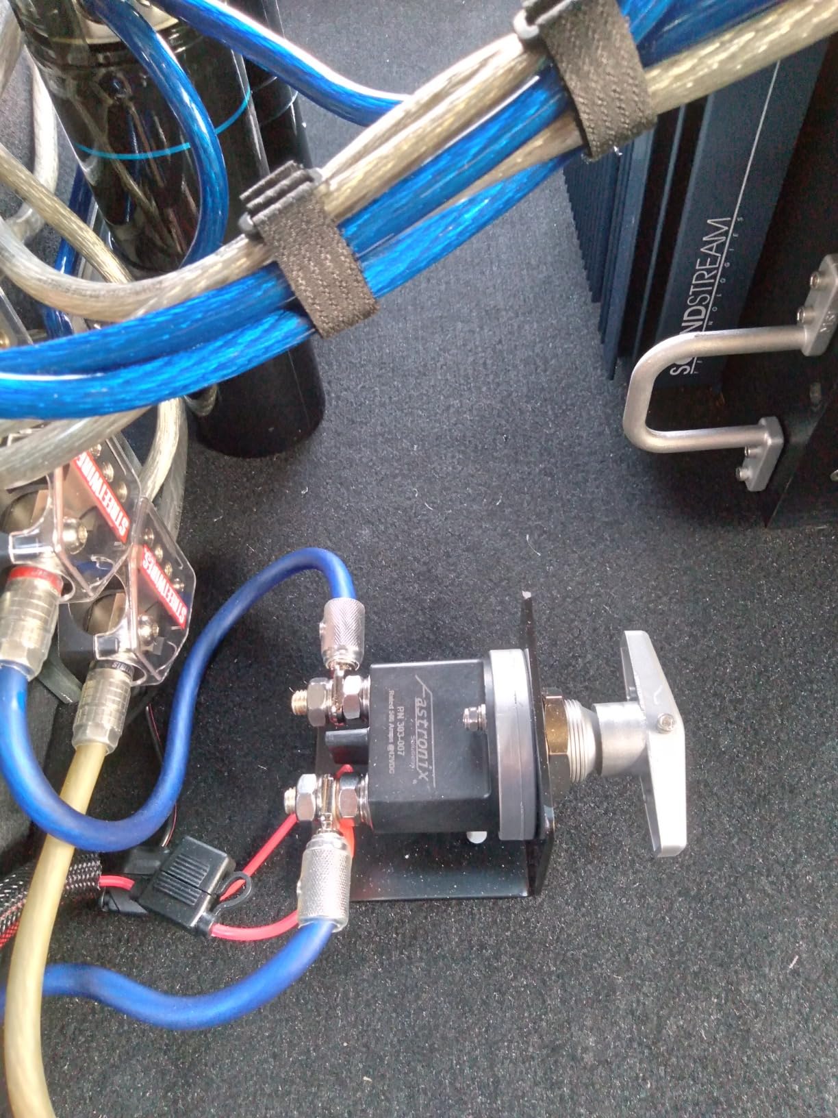 NVX XCAP1F True 1.0 Farad 20V Digital Capacitor with Digital Read-Out Built-in Distribution Block customer photo 1