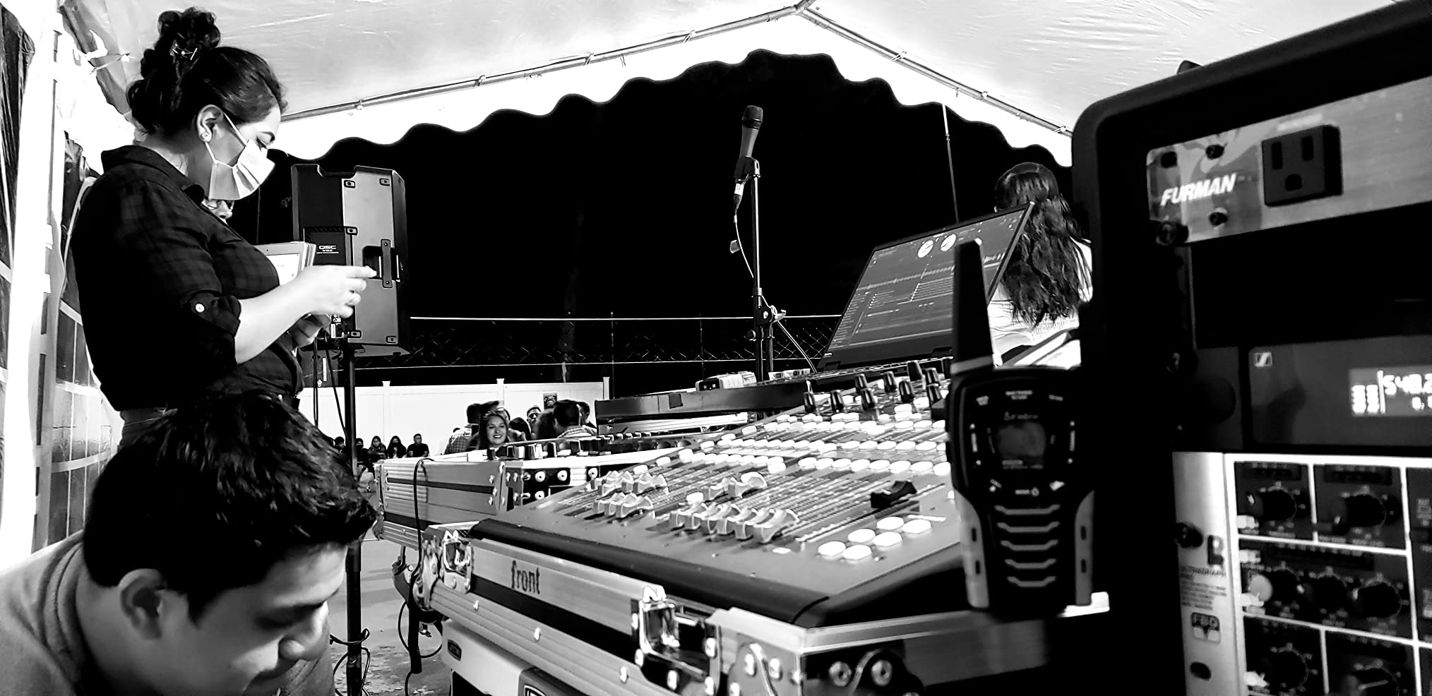 BEHRINGER X32 COMPACT 40-Input 25-Bus Digital Mixing Console with 16 Programmable Midas Preamps Black customer photo 1