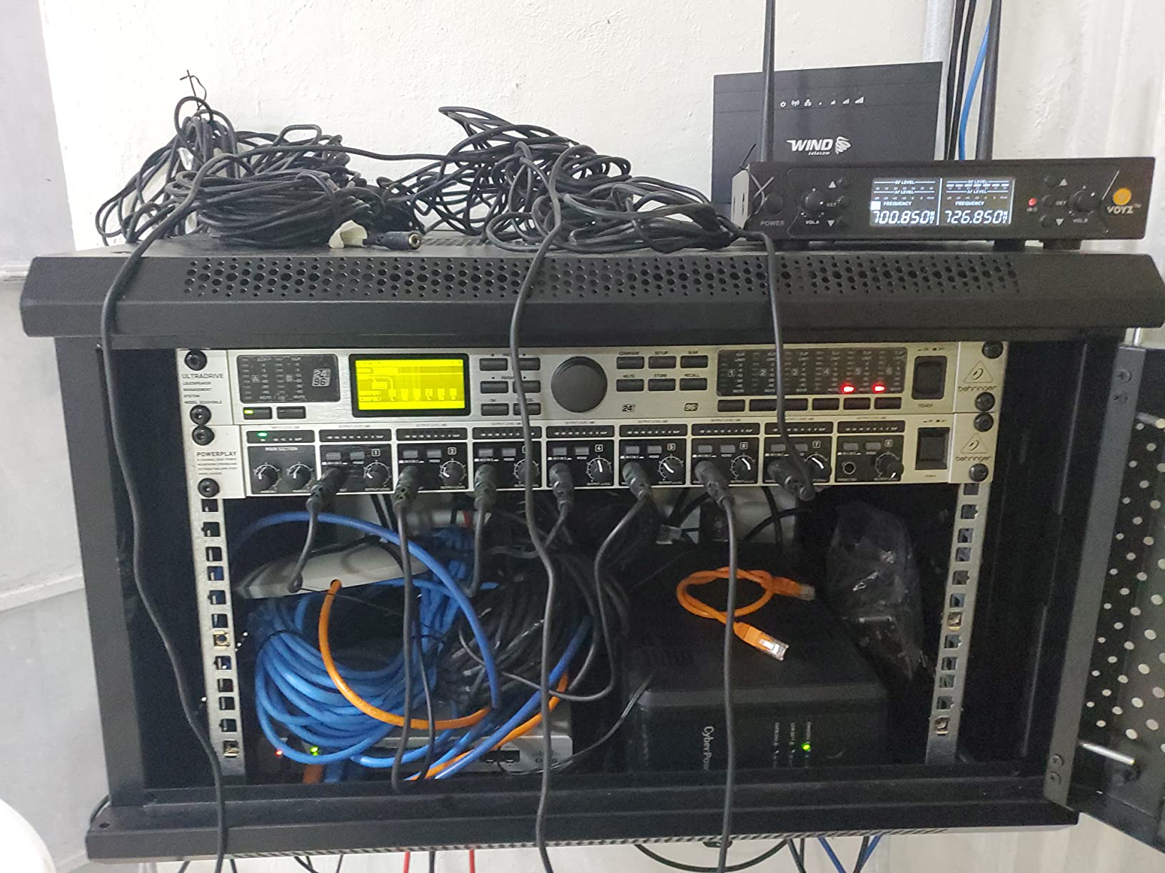 Behringer ULTRADRIVE DCX2496LE Ultra-High Precision Digital Loudspeaker Management System customer photo 1