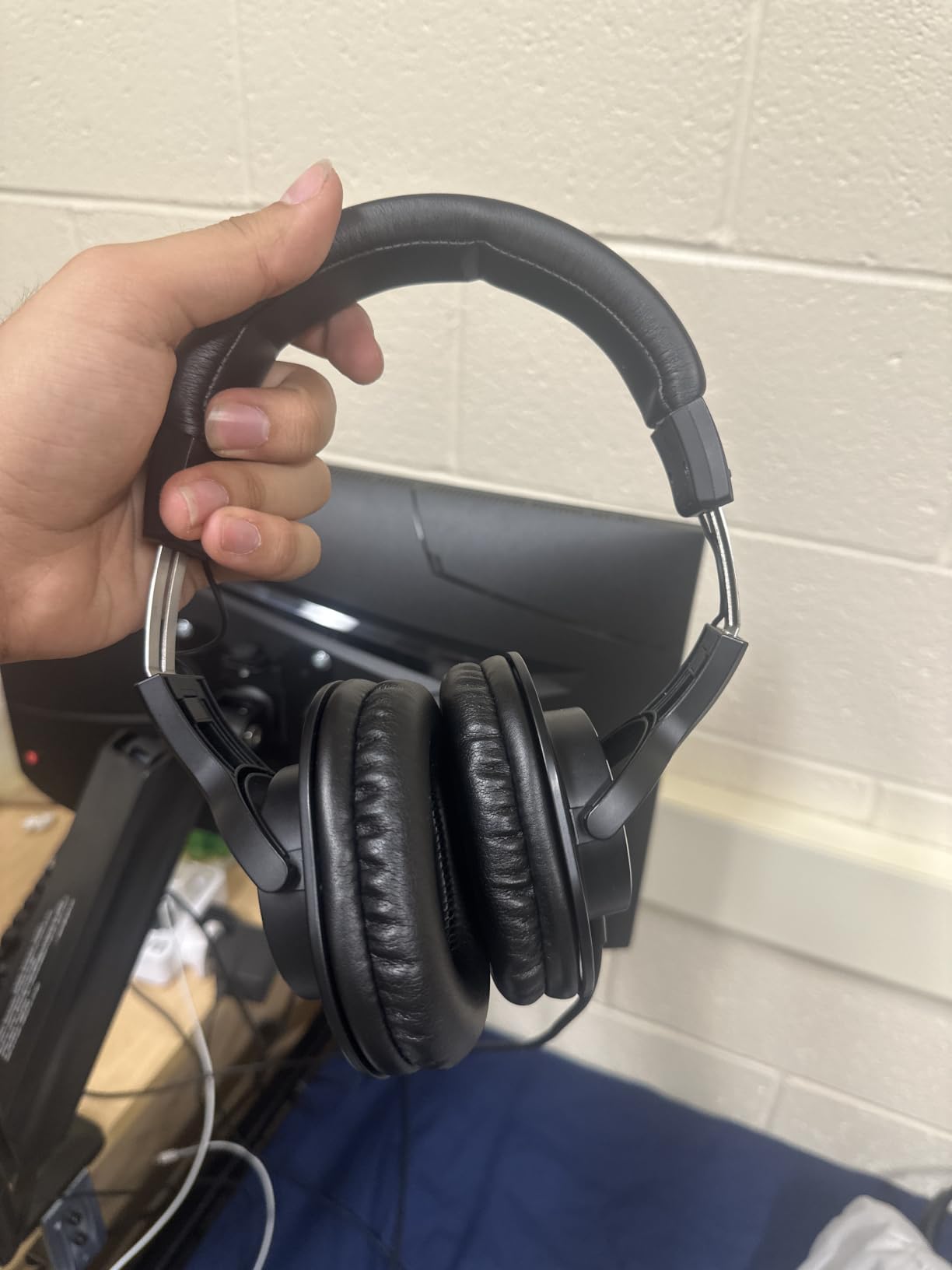 Audio-Technica ATH-M20x Professional Studio Monitor Headphones, Black customer photo 1