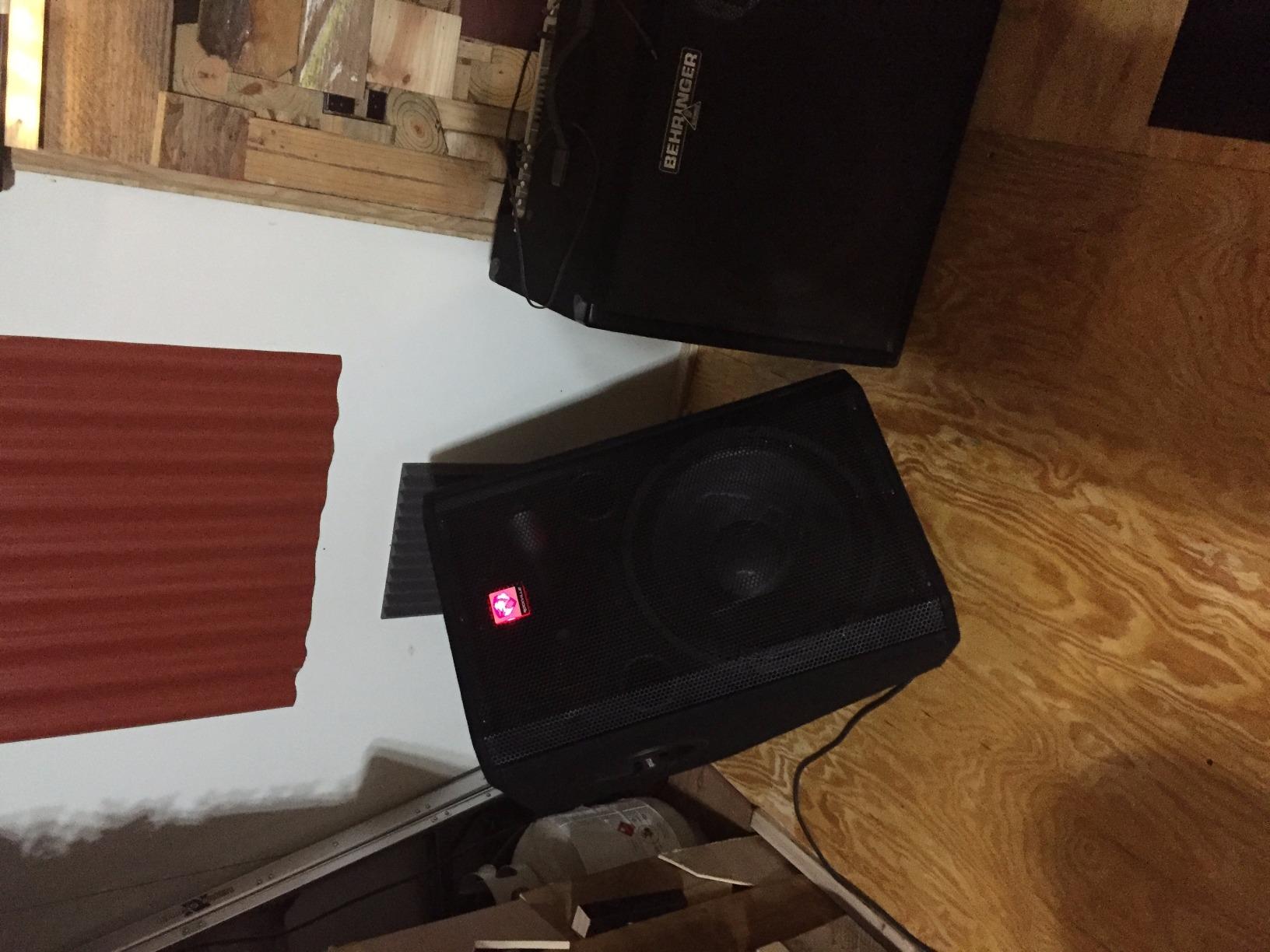Rockville RSM15A 15 inch 2-Way Powered Floor Monitor Speaker for Stage, 1400W Peak, 350W RMS, XLR and 1/4-Inch Inputs, Link Out, 3-Band EQ, Feedback Filter, 45Hz-20kHz, 70 x 50 Degree Horn customer photo 1