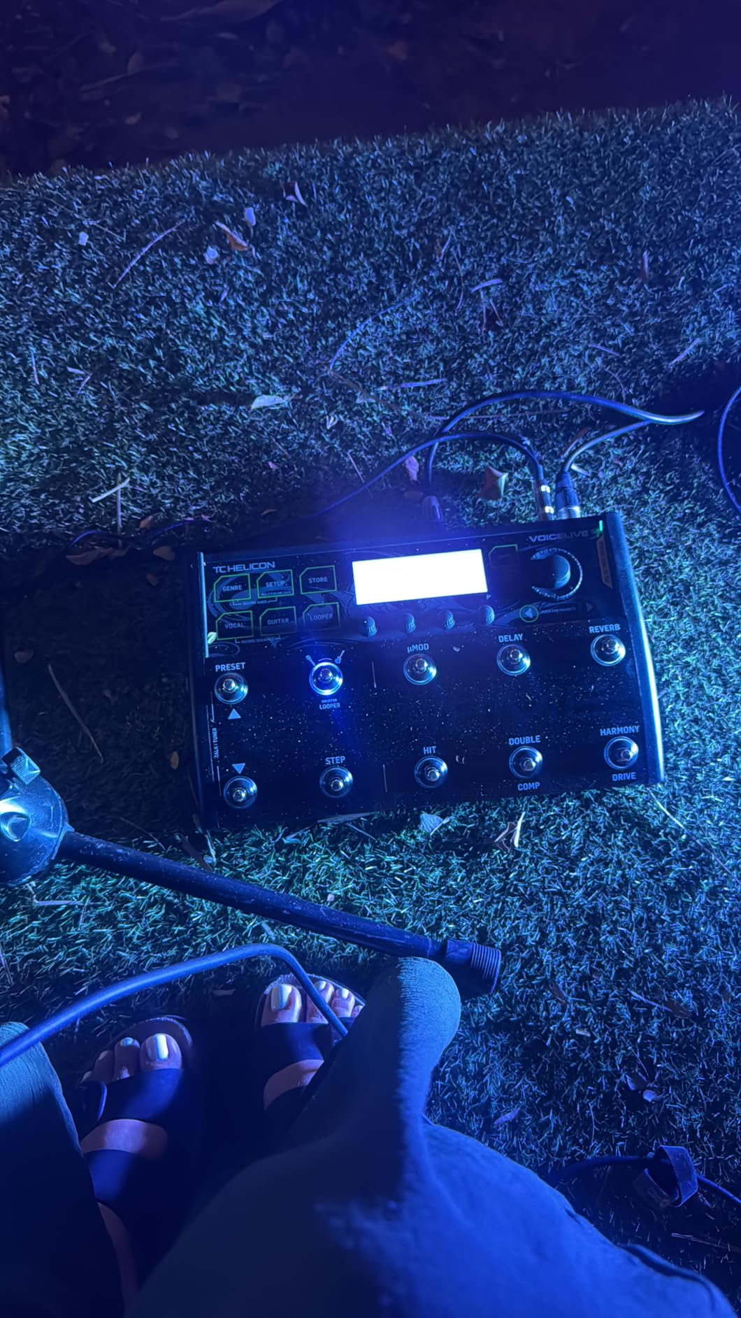 TC Helicon VOICELIVE 3 EXTREME Vocal and Guitar Effects Performance Floor Pedal with Backing Tracks, Looping and Recording customer photo 1