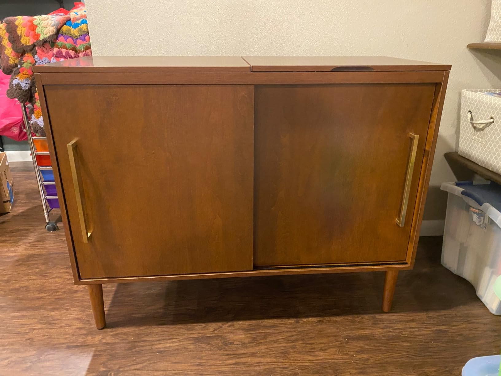 Crosley Furniture Everett Media Console and Record Player Stand with Storage for Vinyl Records, Mahogany customer photo 1