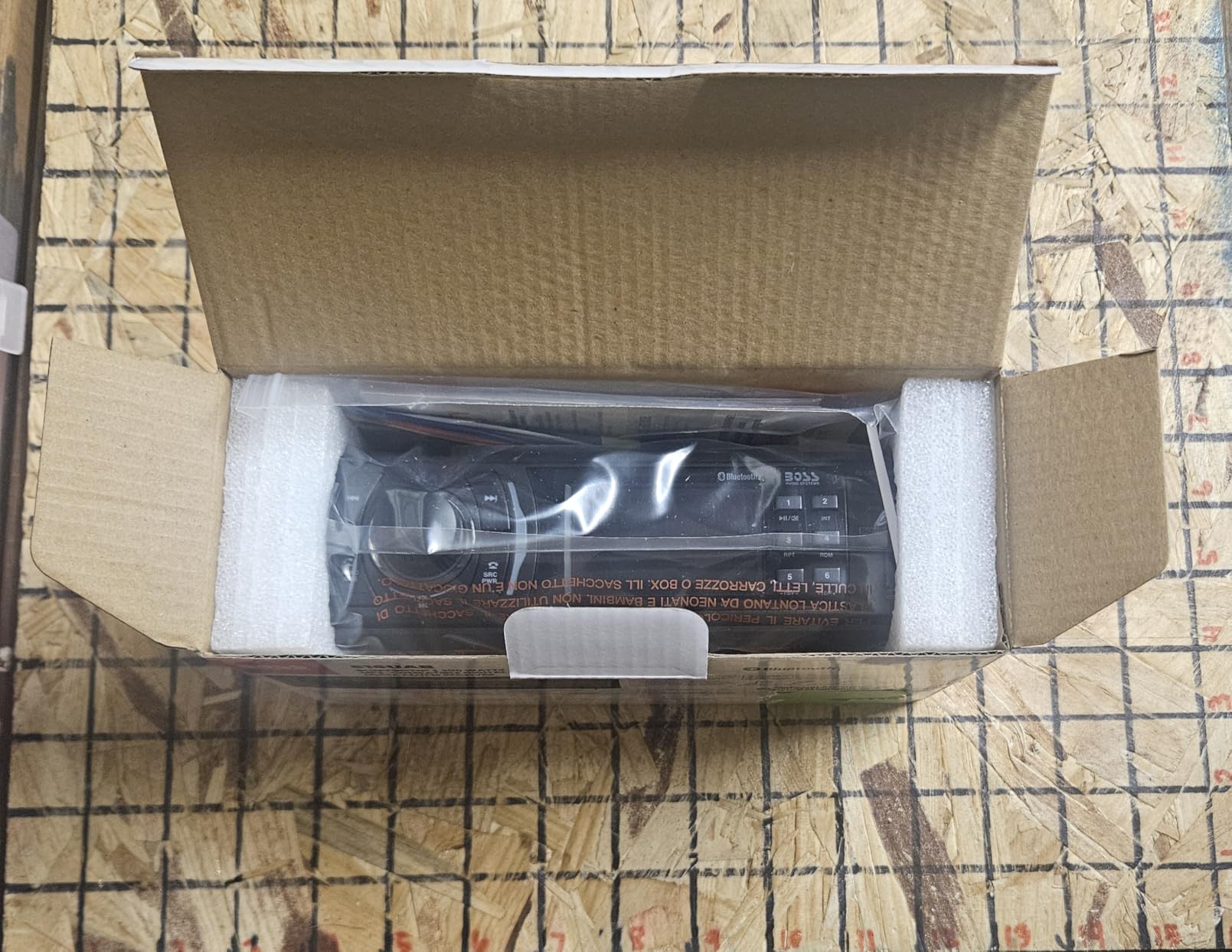 BOSS Audio Systems 616UAB Single DIN Bluetooth Car Stereo, No DVD, USB customer photo 2