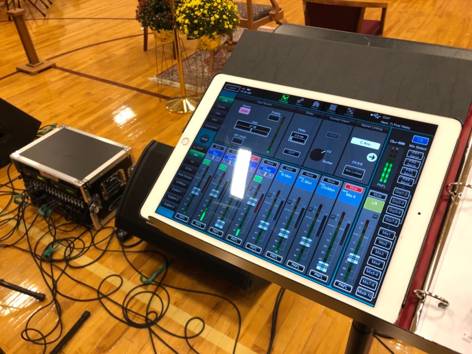Allen & Heath QU-SB Portable 18-In/14-Out Digital Mixer with Remote Wireless Control customer photo 1