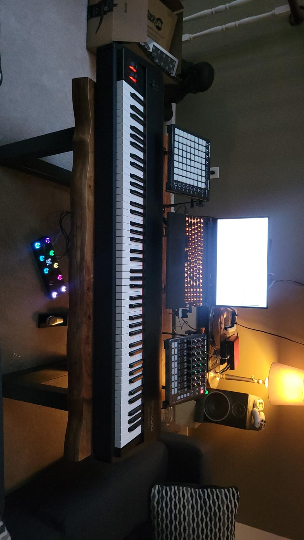 M-AUDIO Hammer 88 USB MIDI Keyboard Controller | 88 Weighted Hammer Action Keys and a Studio-Grade Recording Software Suite customer photo 2