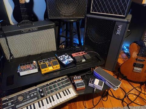Earthquaker Devices Data Corrupter Modulated Monophonic Harmonizing Phase Locked Loop Guitar Effects Pedal customer photo 1