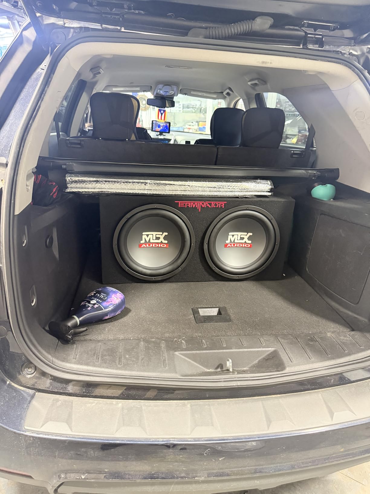 MTX Audio Dual Subwoofer Vented Enclosure with High Resolution Feature, Aviation Carpet and Floor Standing Mounting Type for Vehicle, Black customer photo 1