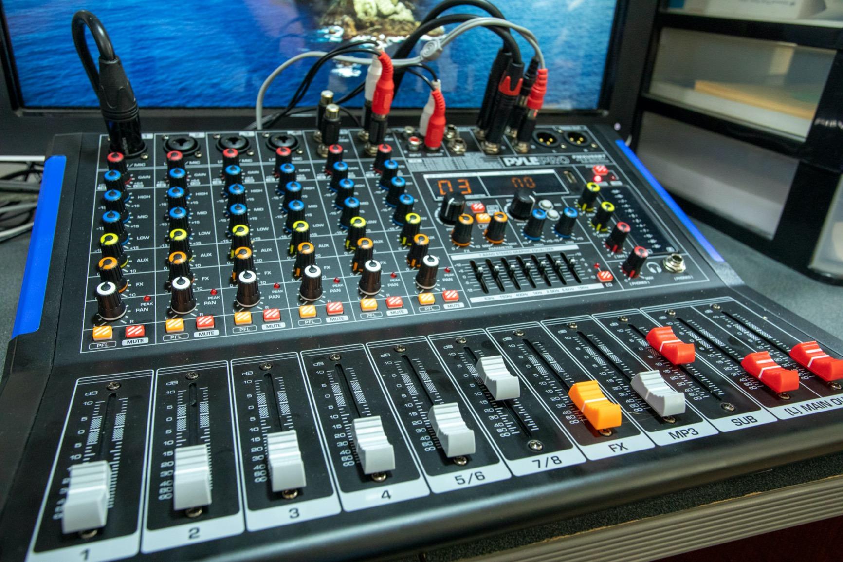 Pyle 8-Channel Console Style Audio Mixer with Bluetooth - PMXU88BT customer photo 1