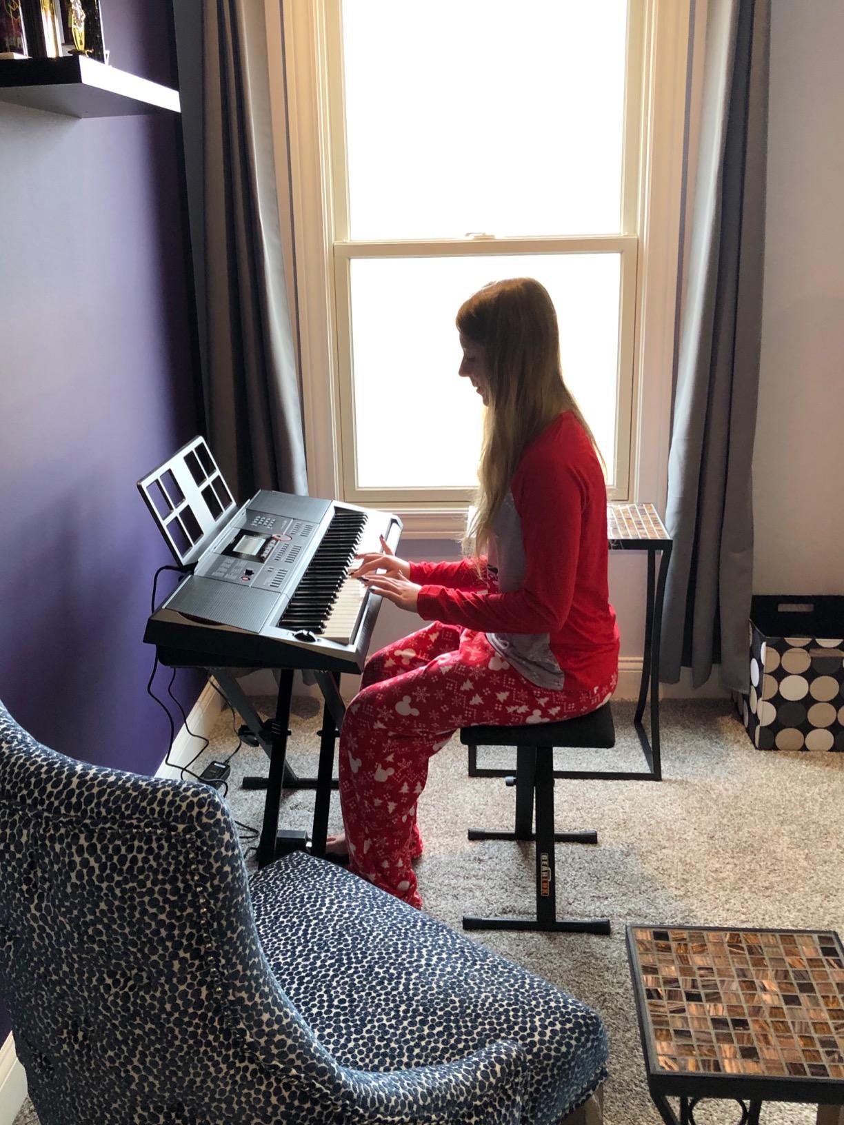 Casio CT-X3000 61-Key Keyboard Bundle with Adjustable Stand, Bench, Sustain Pedal, Online Lessons, Instructional DVD, and Austin Bazaar Polishing Cloth customer photo 1