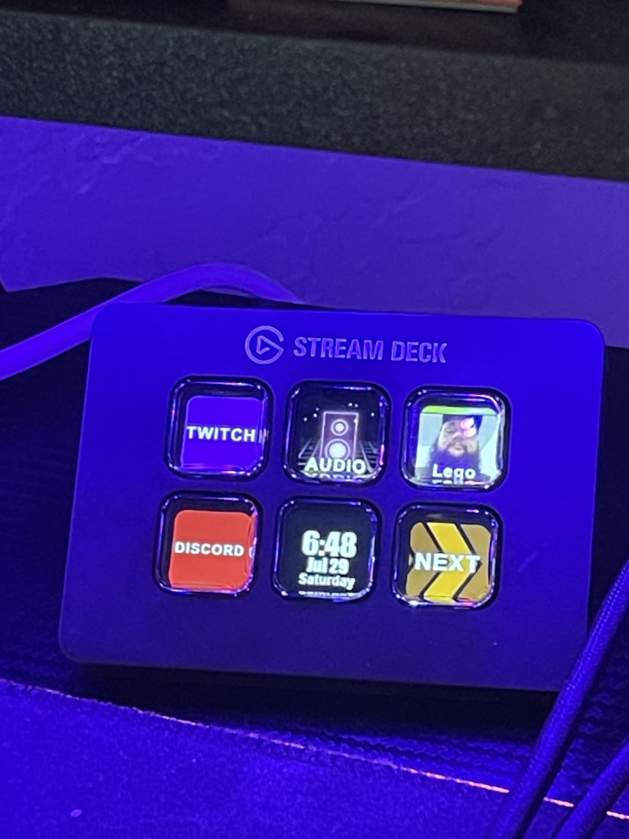 Elgato Stream Deck Mini, 6 Customizable LCD Macro Keys customer photo 2