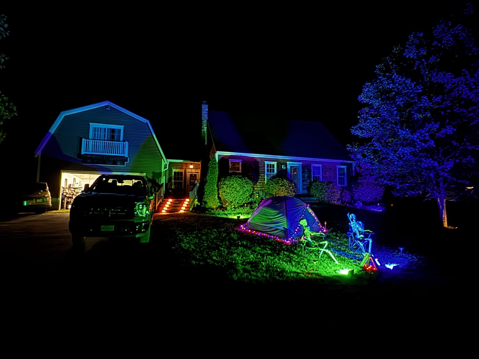 Onforu 2 Pack LED RGBW Flood Lights Outdoor 70W, 2700K Warm White Dimmable Million Color Changing Floodlight Waterproof with Remote, DIY Stage Lights Uplighting Indoor for Party customer photo 1