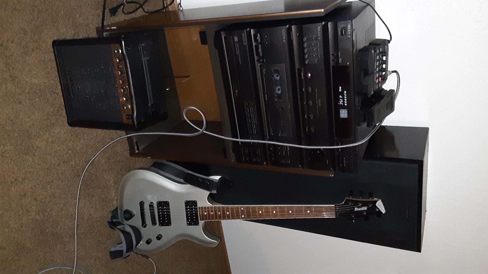 Zoom G1X Four Guitar Multi-Effects Processor with Expression Pedal | 70+ Effects, Amp Modeling, Looper, 68 Rhythm Patterns, Tuner, Battery Powered customer photo 2