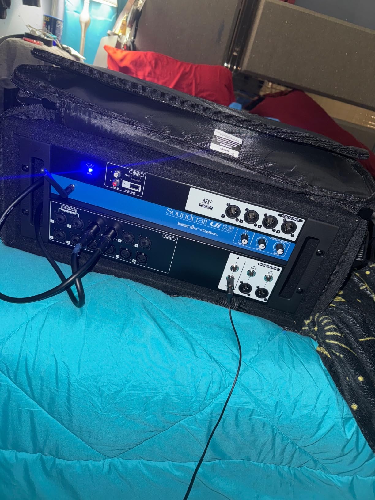 Soundcraft Ui16 16 Input Digital Mixer with Wifi, App Control, Recording, and Rack Case Bag customer photo 1