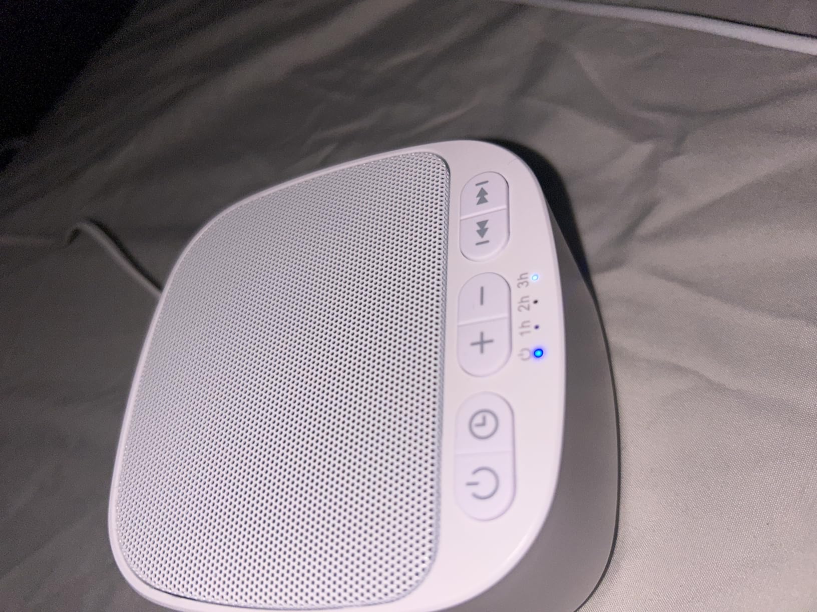 Magicteam Sleep Sound White Noise Machine with 40 Natural Soothing Sounds and Memory Function 32 Levels of Volume Powered by AC or USB and Sleep Timer Sound Therapy for Baby Kids Adults (B-White) customer photo 1