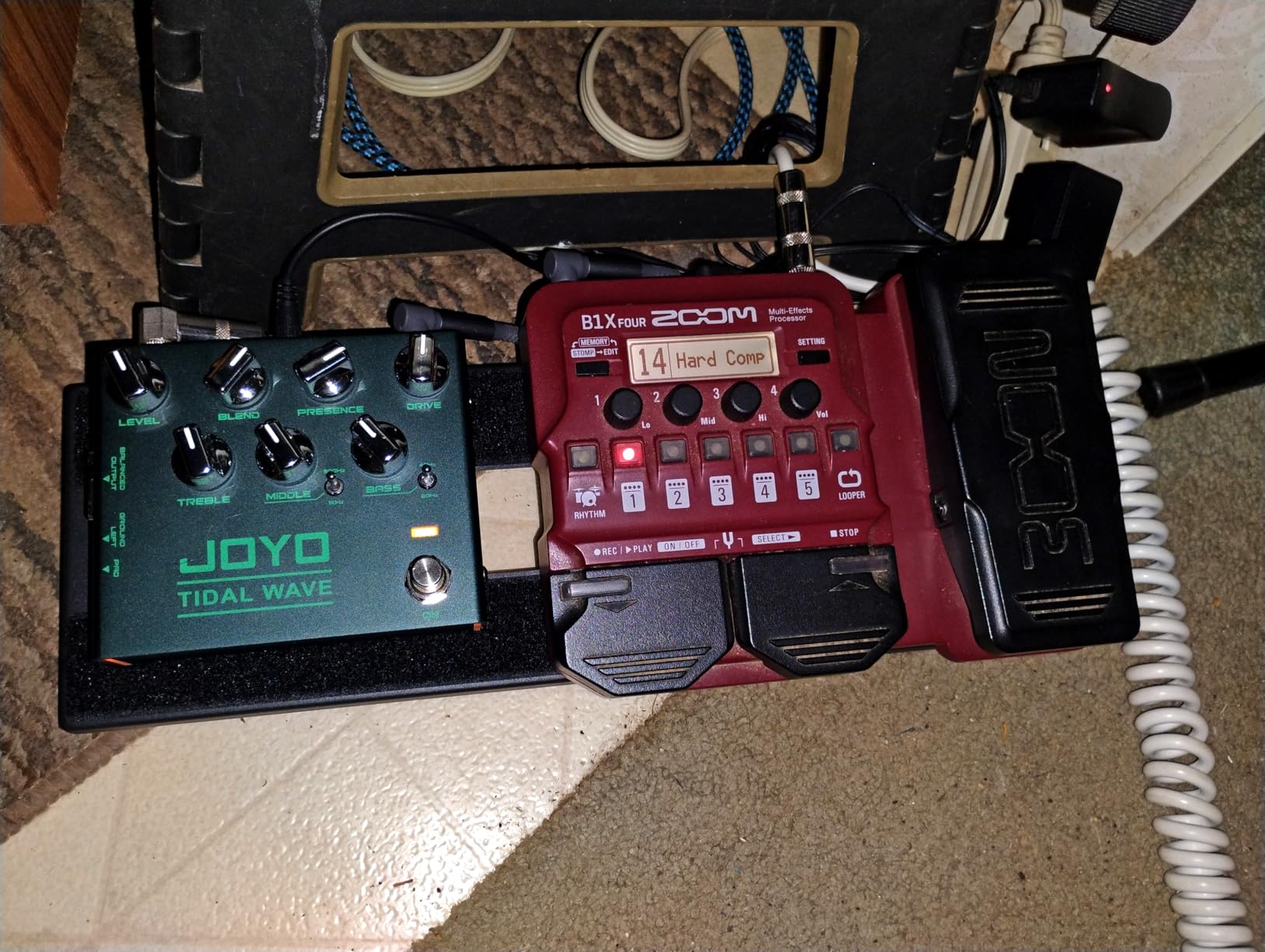 GOKKO Small Guitar Pedal Board with Carry Bag 15.7
