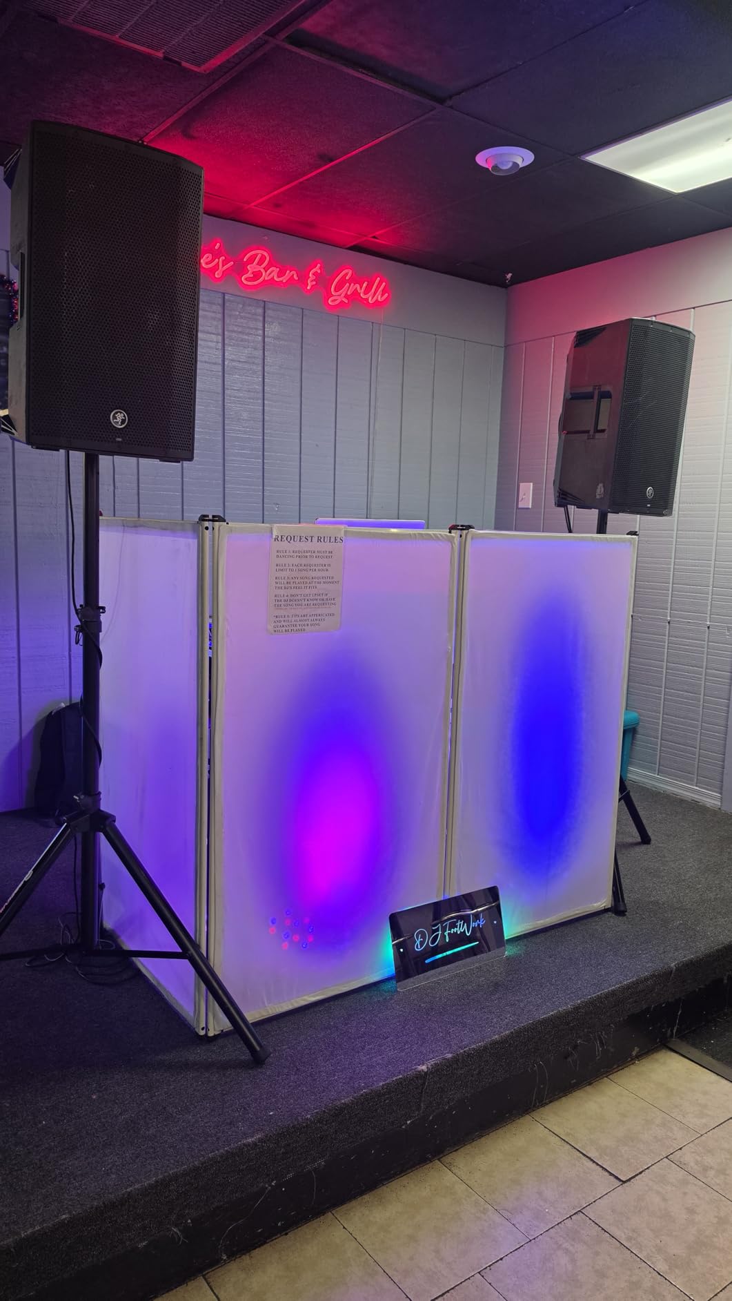 Rockville RFAAC 112 x 48 DJ Event Facade, Black Lightweight Aluminum Frame | 4 Foldable Panels, 360 Degree Rotation, Includes Bag and Scrims, Booth, Non-Slip Feet, 7 LBS, Expandable, Fire Retardant customer photo 1
