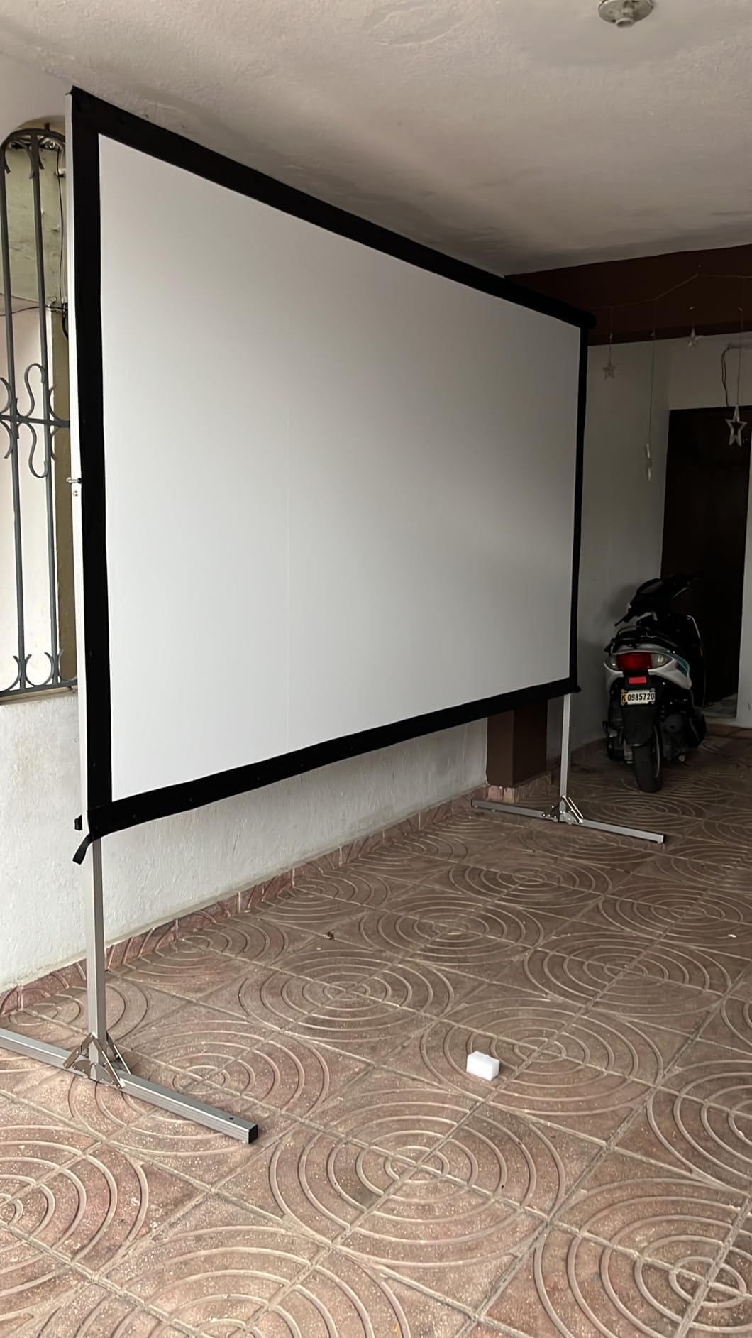 Projector Screen Outdoor, JWSIT 120 inch Outdoor Movie Screen - Upgraded 3 Layers PVC 16:9 Projector Screen, Portable Video Projection Screen with Carrying Bag for Home Theater Backyard customer photo 1