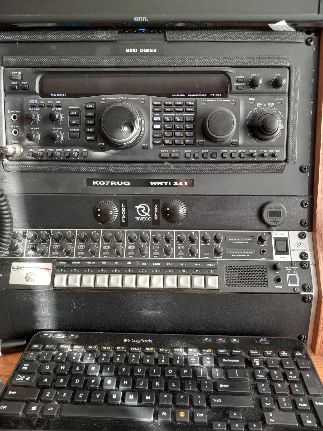 Behringer EURORACK PRO RX1602 V2 Professional Multi-Purpose 16-Input Ultra-Low Noise Line Mixer customer photo 1