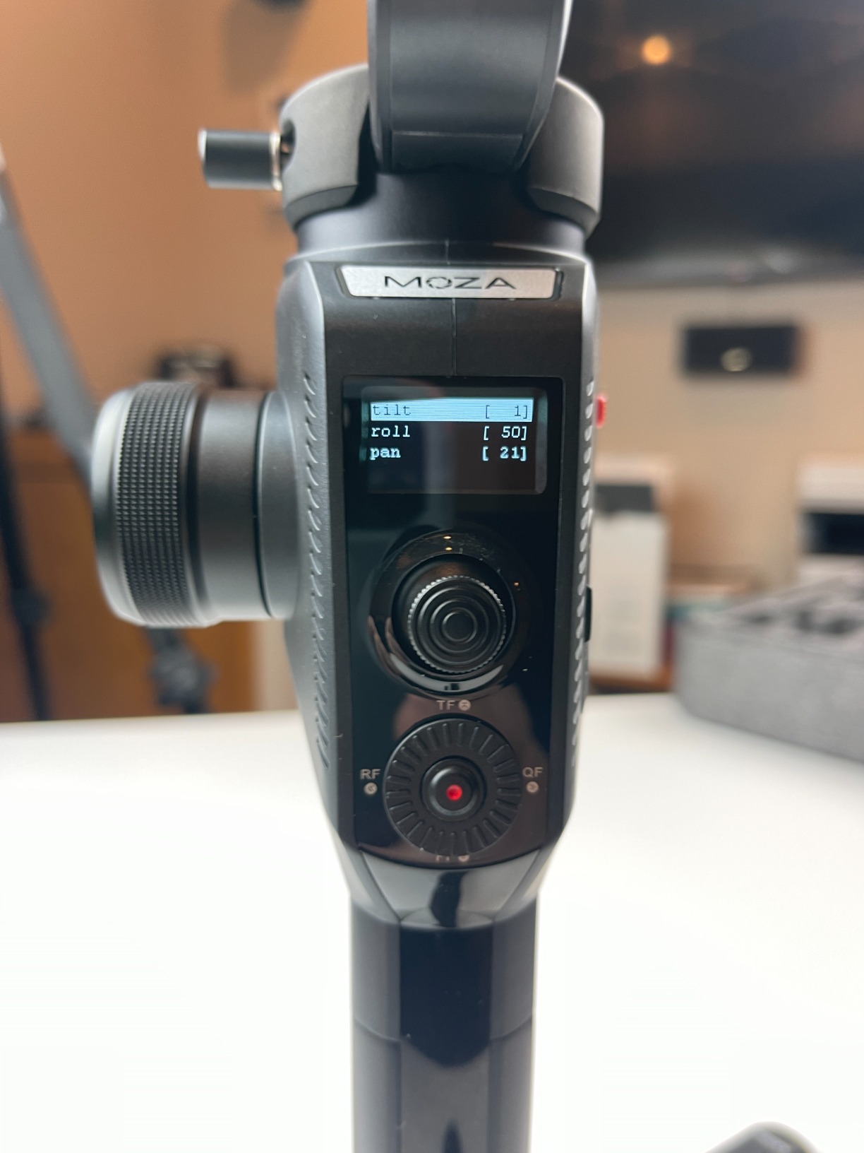 MOZA AirCross 2 Gimbal Stabilizer for DSLR Mirrorless Cameras, Payload up to 7.1 lbs with 12hours Runtime, Compatible with Sony Panasonic Leica Nikon Canon BMCC BMPCC etc customer photo 2