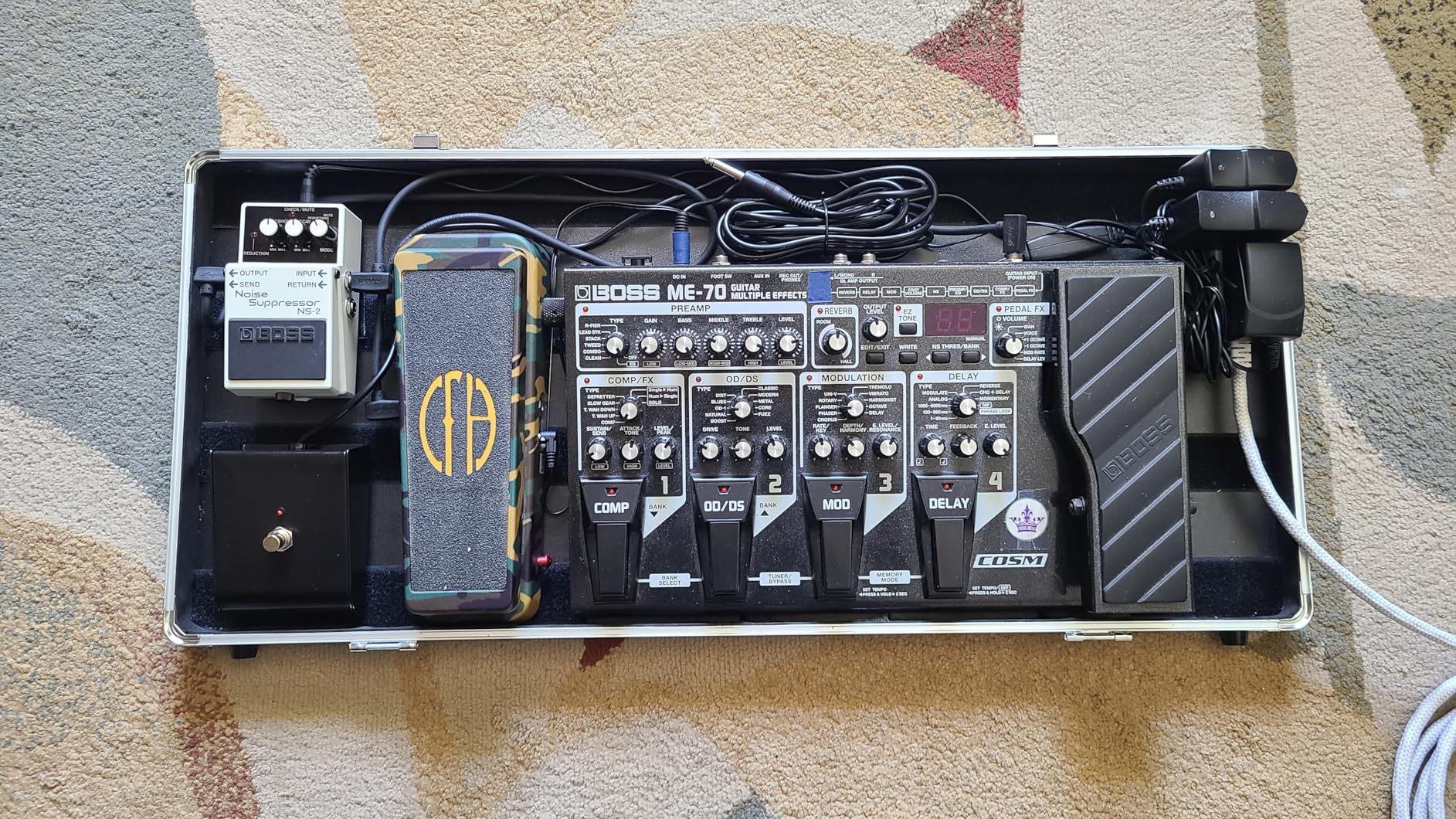 GHOSTFIRE Guitar Multi Effect Pedal Case 27.5x11.6x4.2in, T-EC14 | Aluminum Alloy 8.1lb Pedalboard Case for 10-12 Effects Pedals, with Pedal Mounting Tape Fastener customer photo 2
