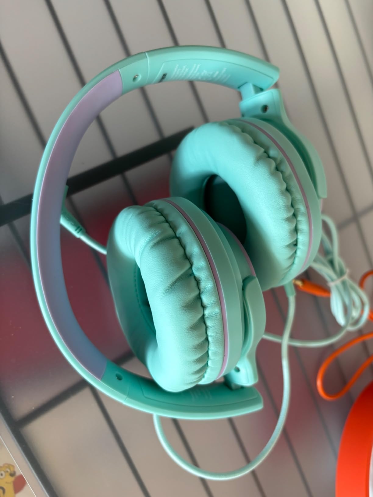 iClever HS22 2-Pack Kids Headphones with Sharing Splitter for School Travel | SafeSound Tech3.0, Share Audio, Tangle-Free, 3.5mm Jack, Foldable, Stereo Sound, Wired Headphones for Kids, Green & Blue customer photo 1