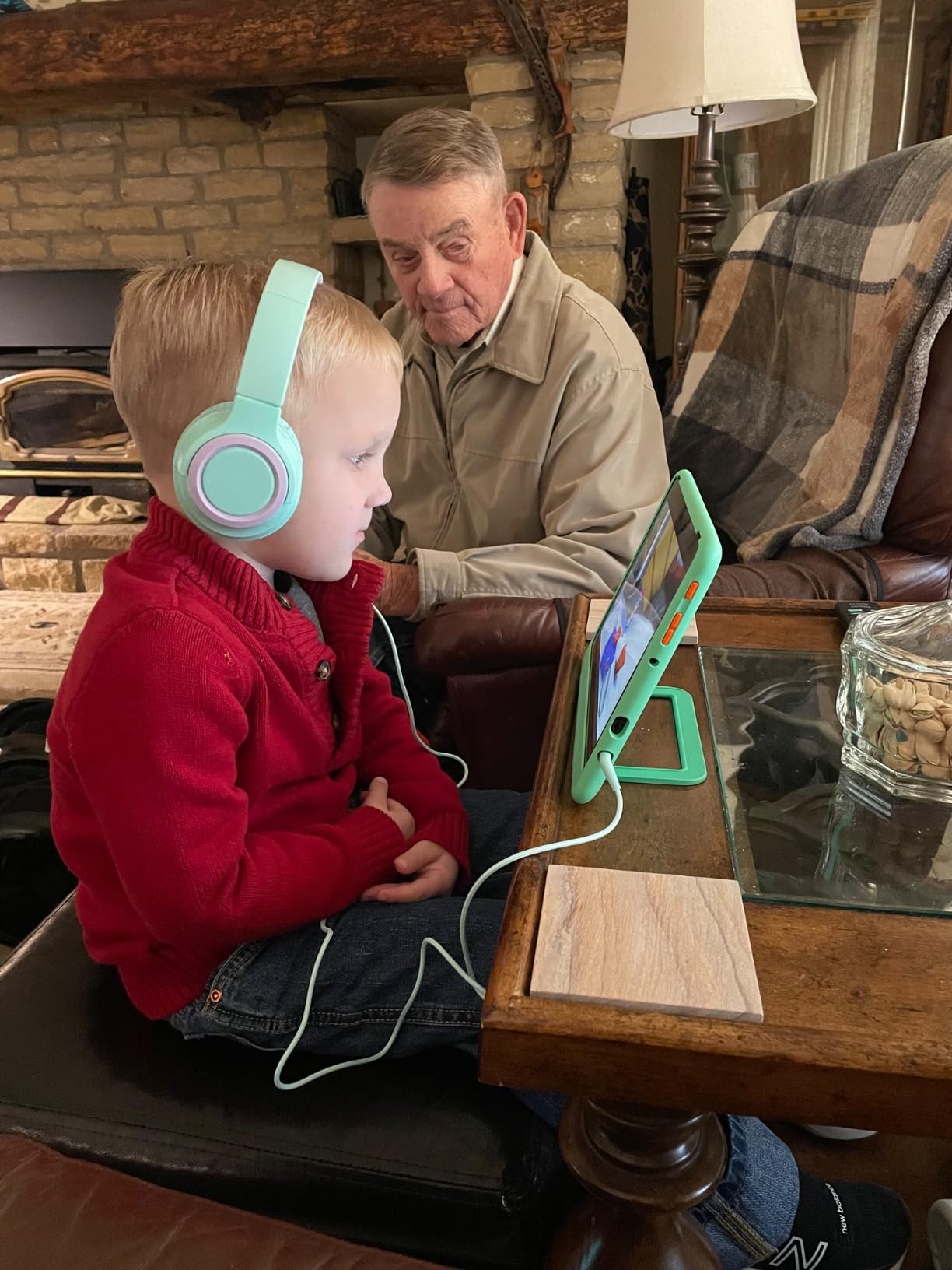 iClever HS22 2-Pack Kids Headphones with Sharing Splitter for School Travel | SafeSound Tech3.0, Share Audio, Tangle-Free, 3.5mm Jack, Foldable, Stereo Sound, Wired Headphones for Kids, Green & Blue customer photo 2