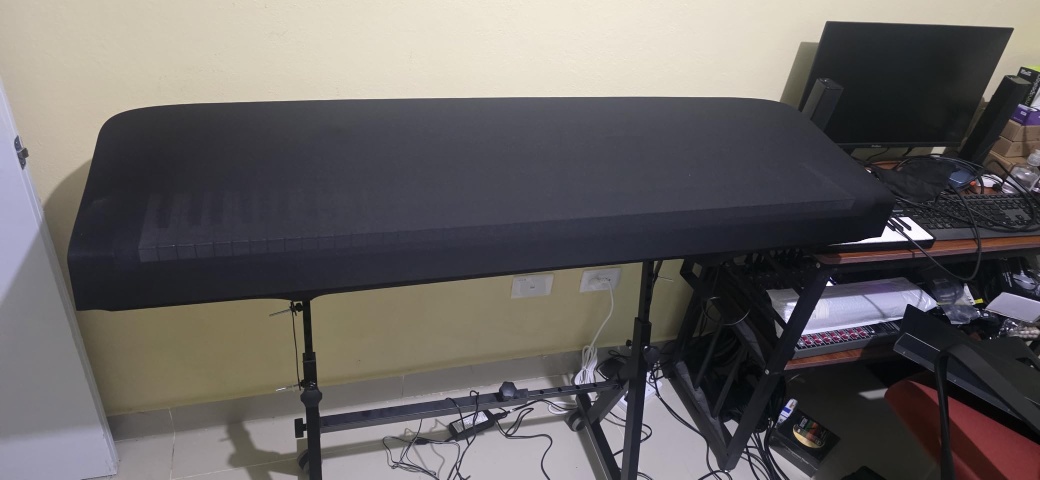 Yamaha DGX-670B 88-Key Weighted Digital Piano, Black customer photo 2