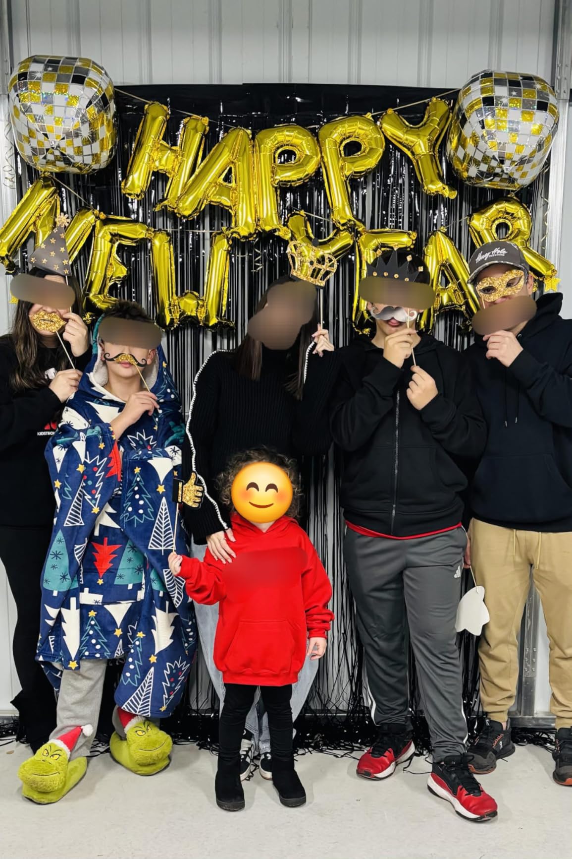 Zonon 24 Pcs Funny Photo Booth Props Birthday Wedding Family Class Reunion Prom Disco Party Celebration Decoration Supplies Mix of Hats, Lipstick, Tie (Golden) customer photo 1