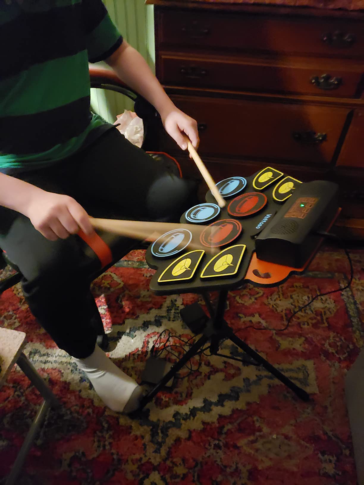 Electric Drum Set for Kids, Electronic Drum Pad with Light Up Drumsticks and Drum Stand, Bulit-in Double Speakers and Rechargeable Battery, Kids Drum Set with LED Drumsticks, 9 Pads Digital Drum Kit customer photo 2