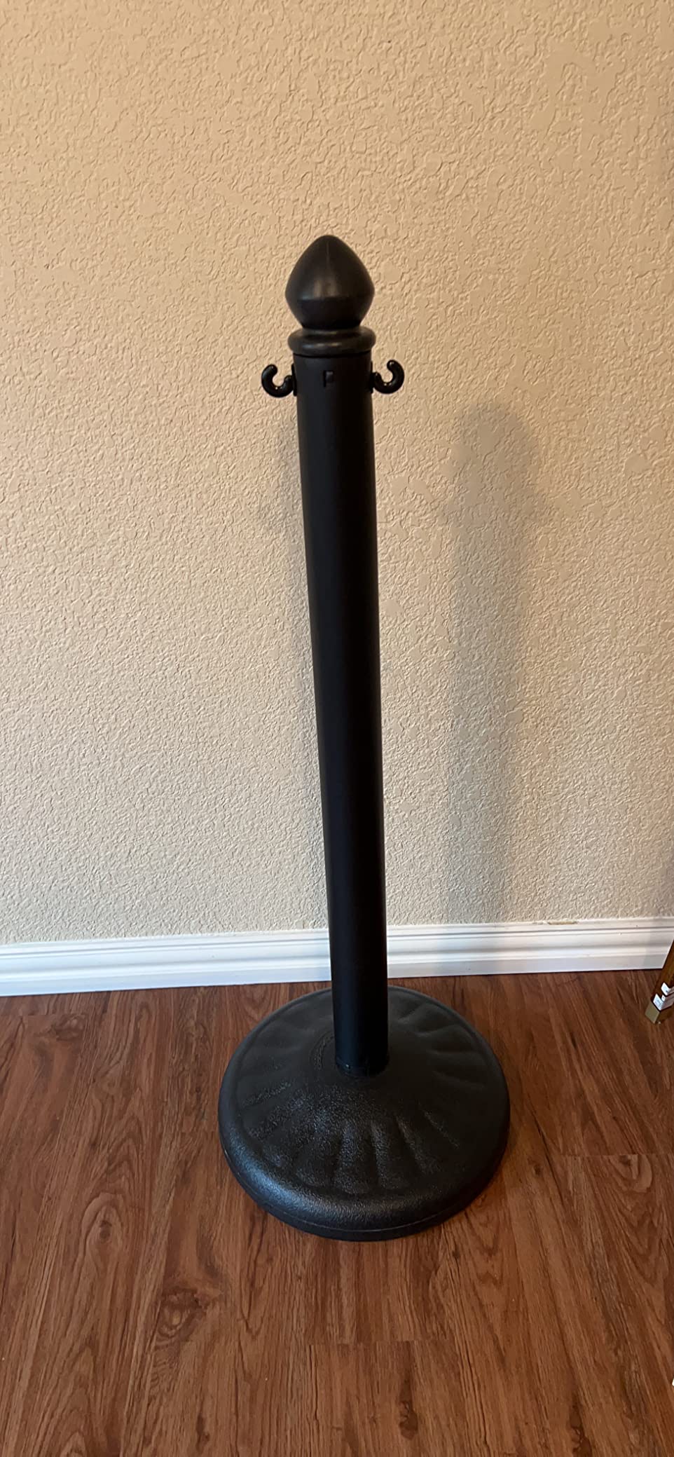 Montour Line Plastic Stanchion Crowd Control Barrier Kit, Black, 6-Pack, 50 Ft Chain customer photo 2