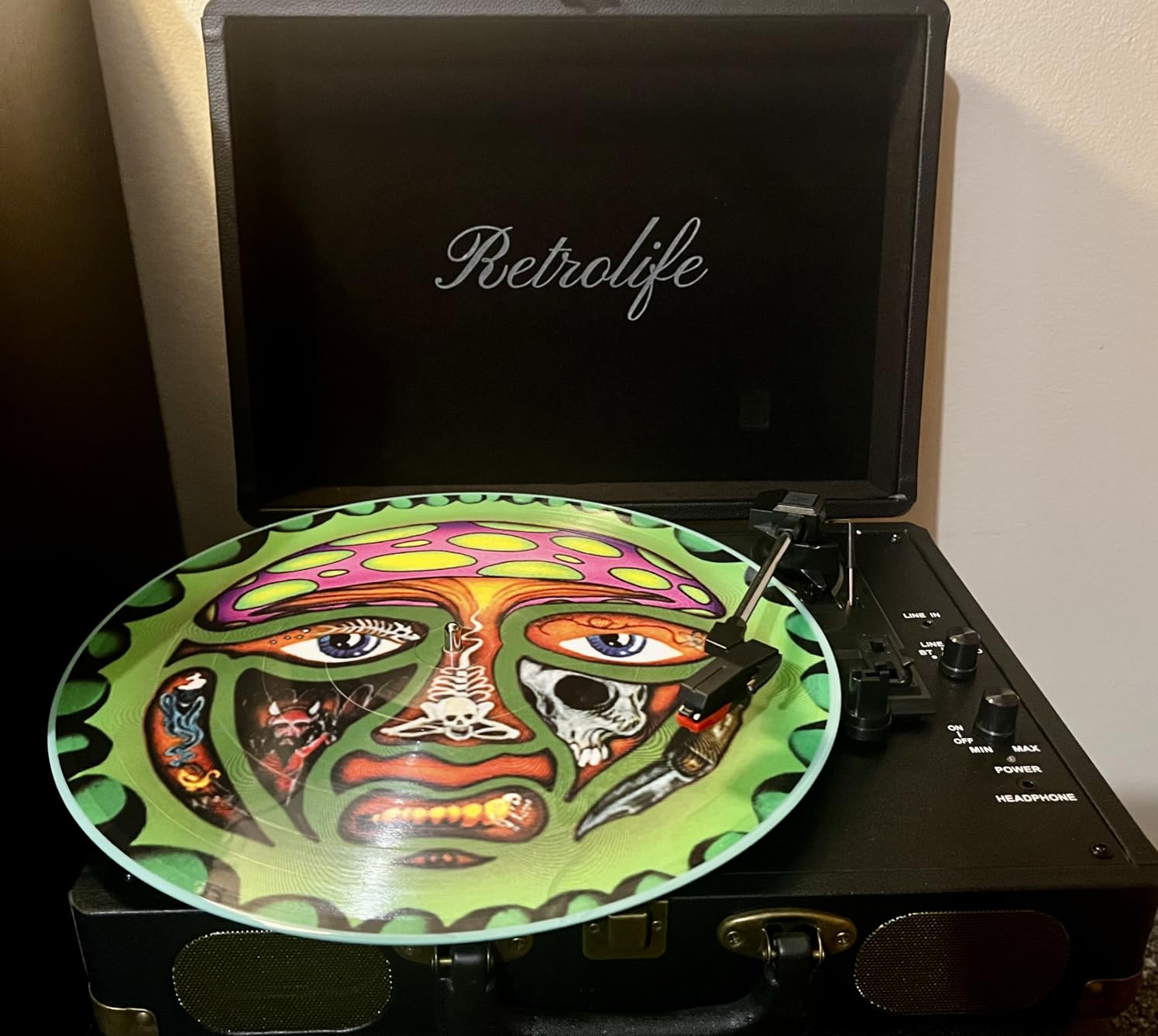 Retrolife Vinyl Record Player with Speakers, Bluetooth Vinyl Player, 3-Speed Turntable customer photo 2