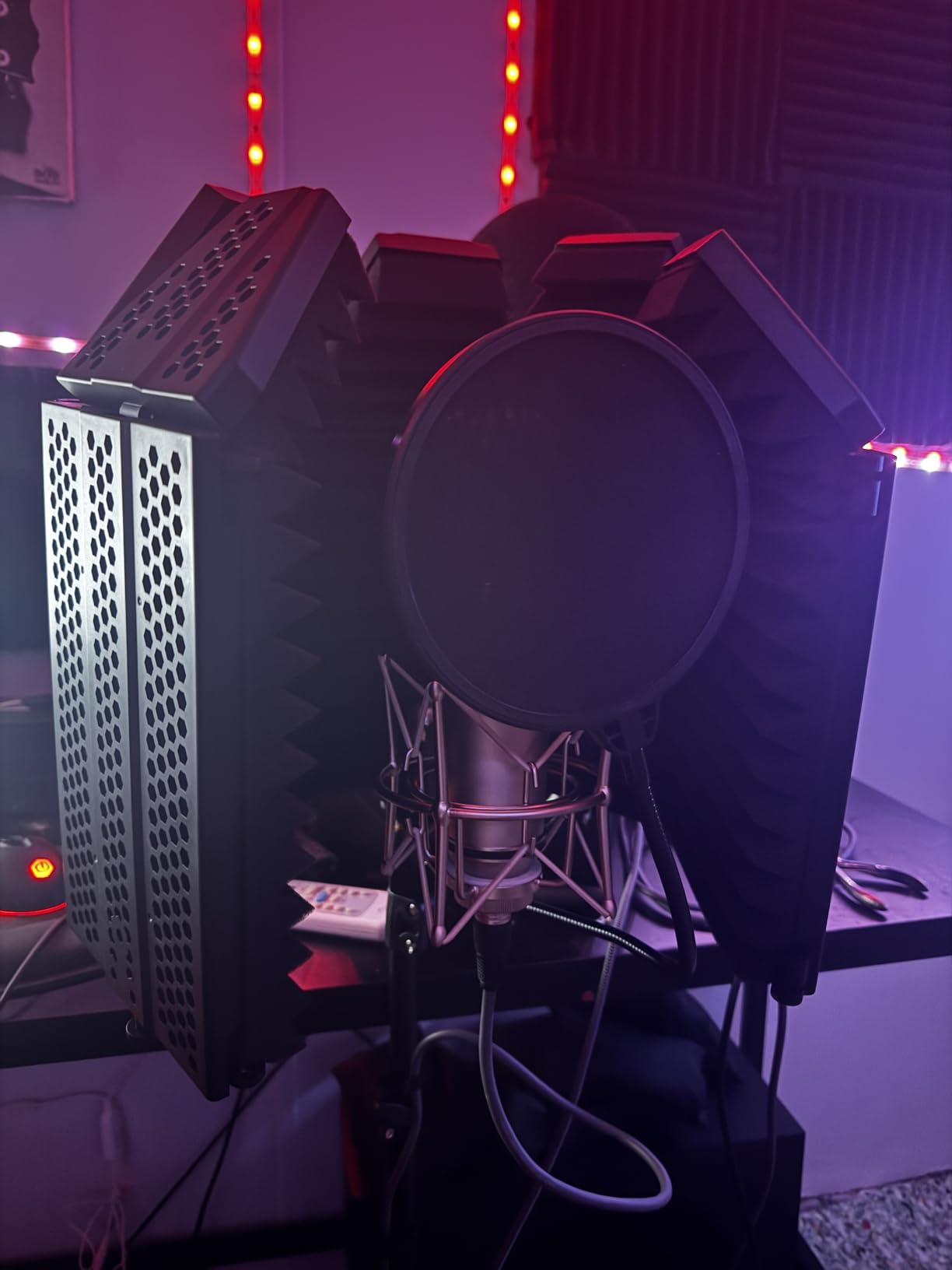 XTUGA Recording Microphone Isolation Shield, High Density Absorbent Foam 5 Panels to Filter Vocal,Top Enclosed Foldable Soundproof Cover for Condenser Studio Equipment MIS02 customer photo 1