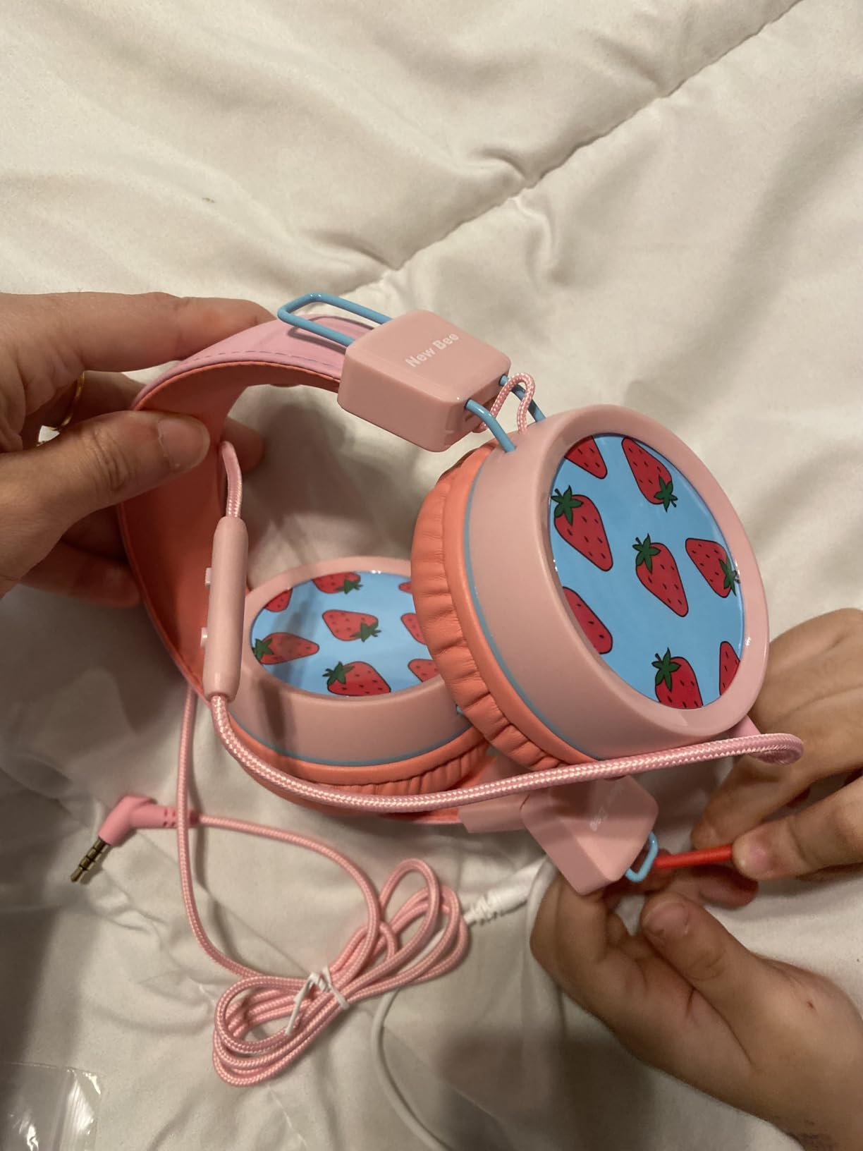 New Bee Kids Headphones Wired for School with Mic, Safe Volume Limited Foldable, Stereo Sound, Lightweight Headphones for Girl/Mac/Android/Kindle/Tablet/Pad customer photo 1