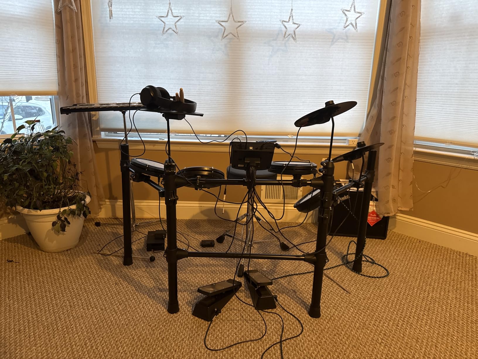 AODSK Electric Drum Set with Quiet Mesh Pads,Electronic Drum for Beginner,USB MIDI,Throne,Headphones,Sticks, Included 15 Kits and 195 Sounds (AED-403-Teenagers Beginners) customer photo 1