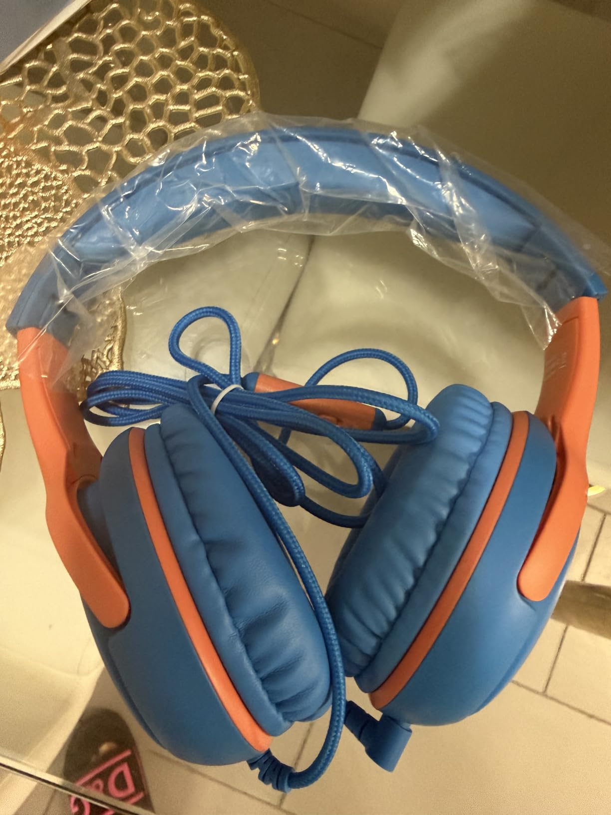 awatrue AT2 Kids Headphones for School with Mic, 85/94dB Safe Volume Limit 3.5mm Jack, HD Mic, Portable Wired Headphone with Shareport, Stereo Sound On-Ear Headphones for Toddler Girls Boys BlueOrange customer photo 1