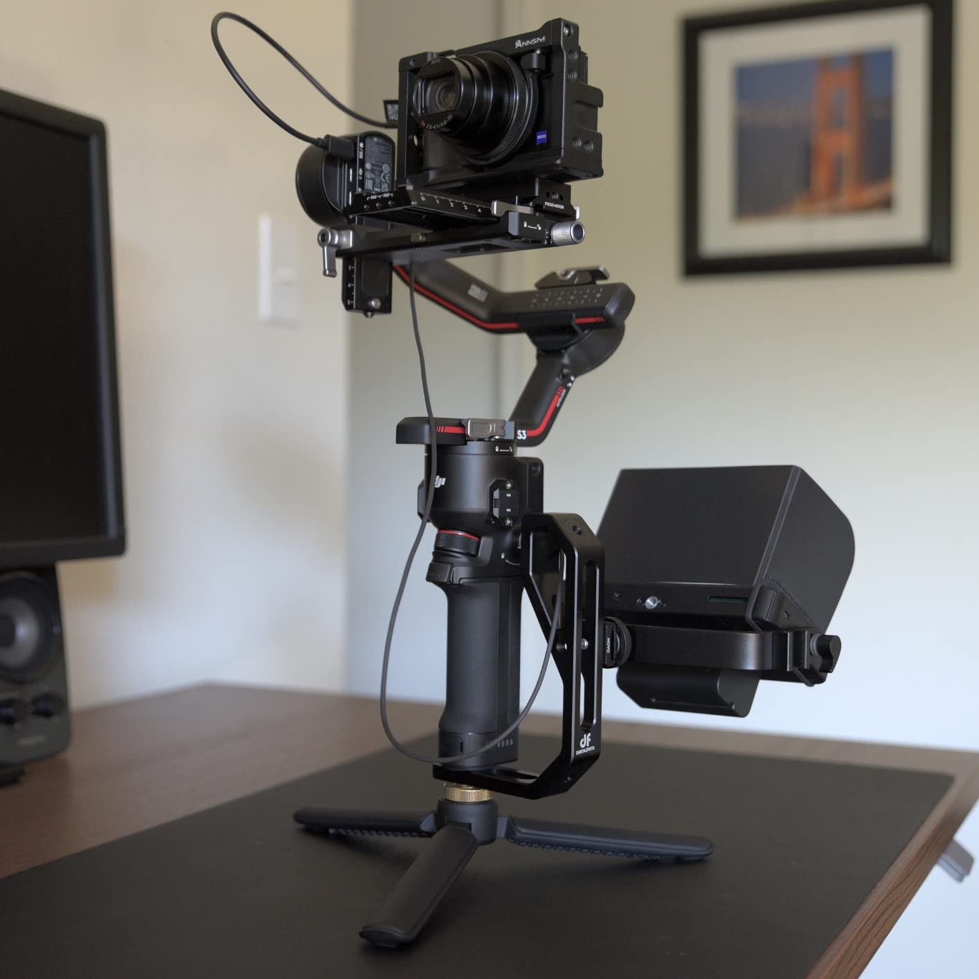 DJI RS 3, 3-Axis Gimbal for DSLR and Mirrorless Camera Canon/Sony/Panasonic/Nikon/Fujifilm, 3 kg (6.6 lbs) Payload, Automated Axis Locks, 1.8