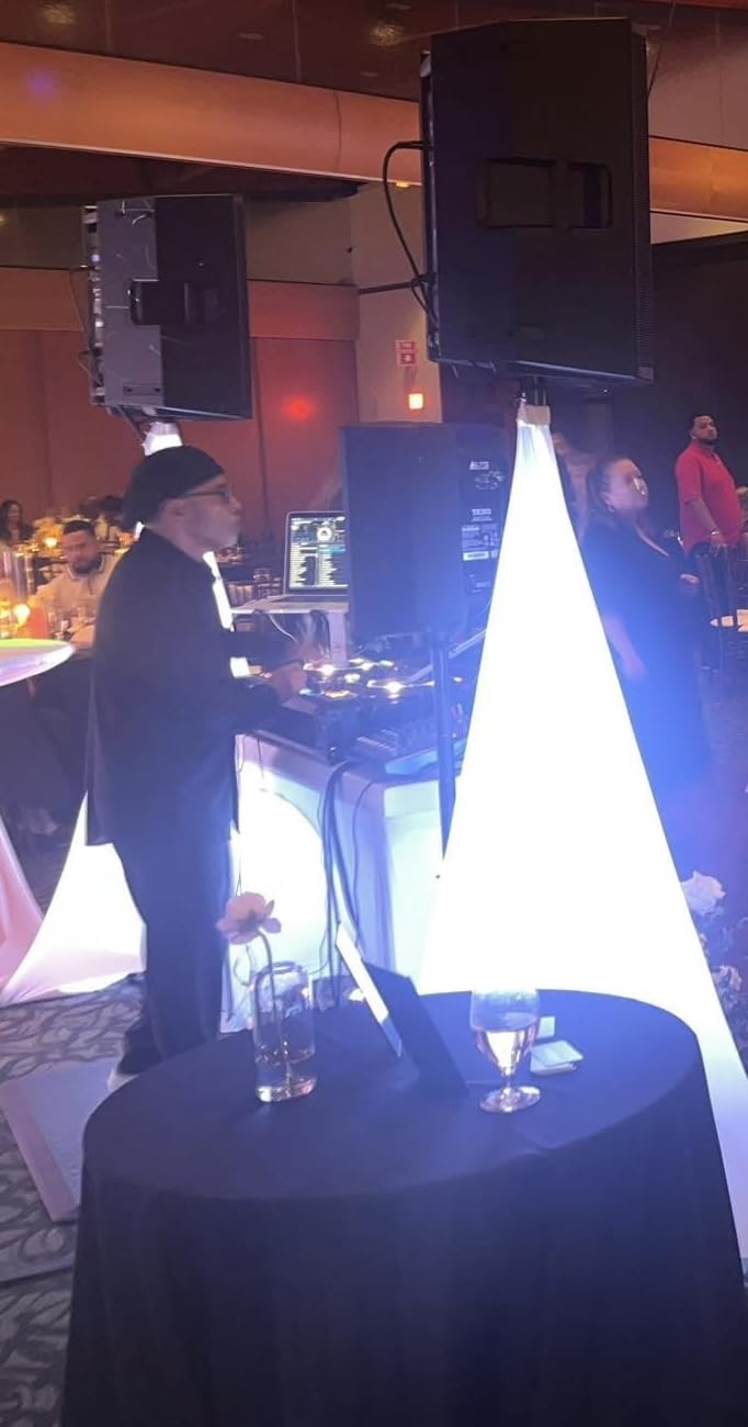 Rechargeable Stage Par Lights U'King RGB 36 LED Uplights Battery Powered with RGB 36W DJ Uplights Sound Activated Remote Control for Wedding DJ Disco Events Church Party - 8 Pack customer photo 2