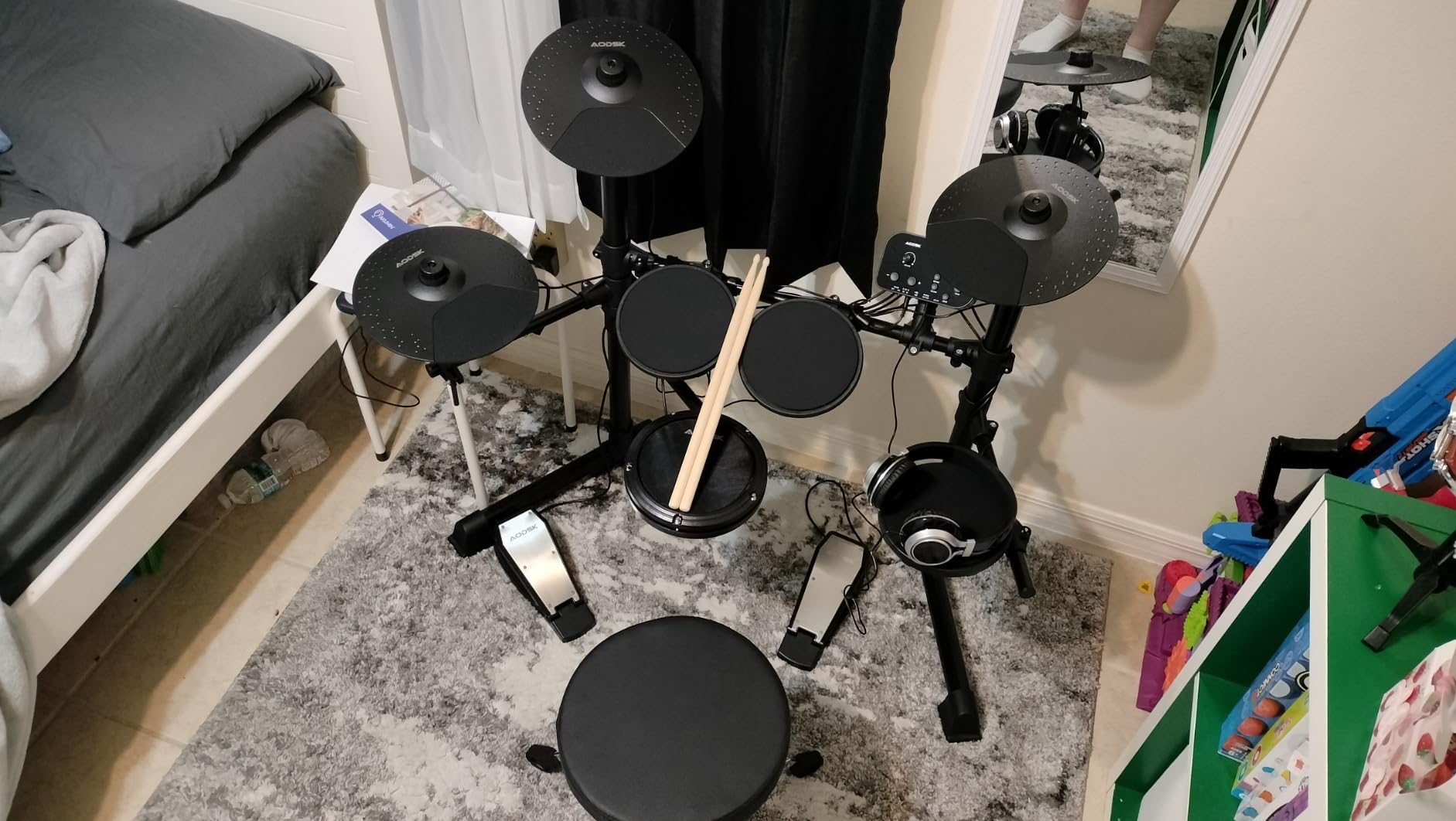 AODSK Electric Drum Set For Beginner 150 Sounds,4 Quiet Drum Pads 2 Pedals customer photo 1