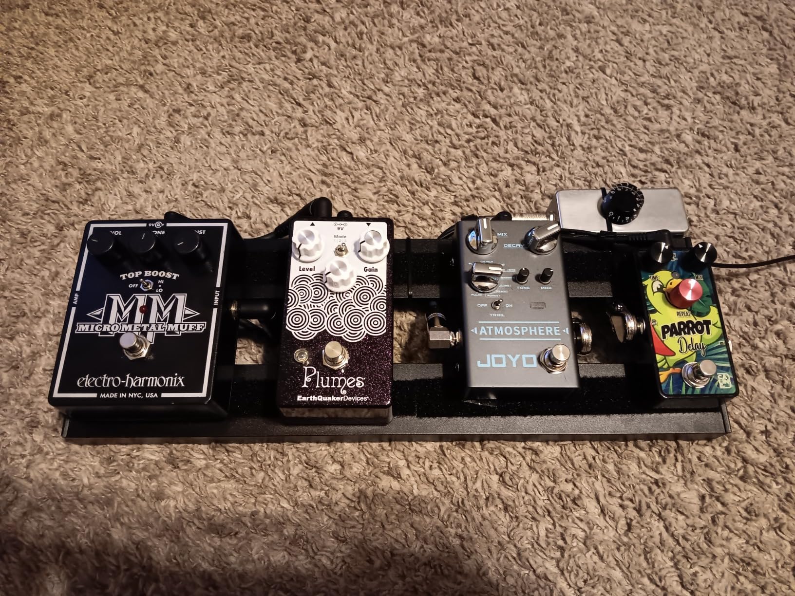 14/16-Inch Guitar Pedalboard Small : Hard-Anodized Aluminum, Light yet Ultra-Sturdy & Scratch-Resistant, Road-Ready Portable Board for 3-5 Pedals (16Inch) customer photo 2
