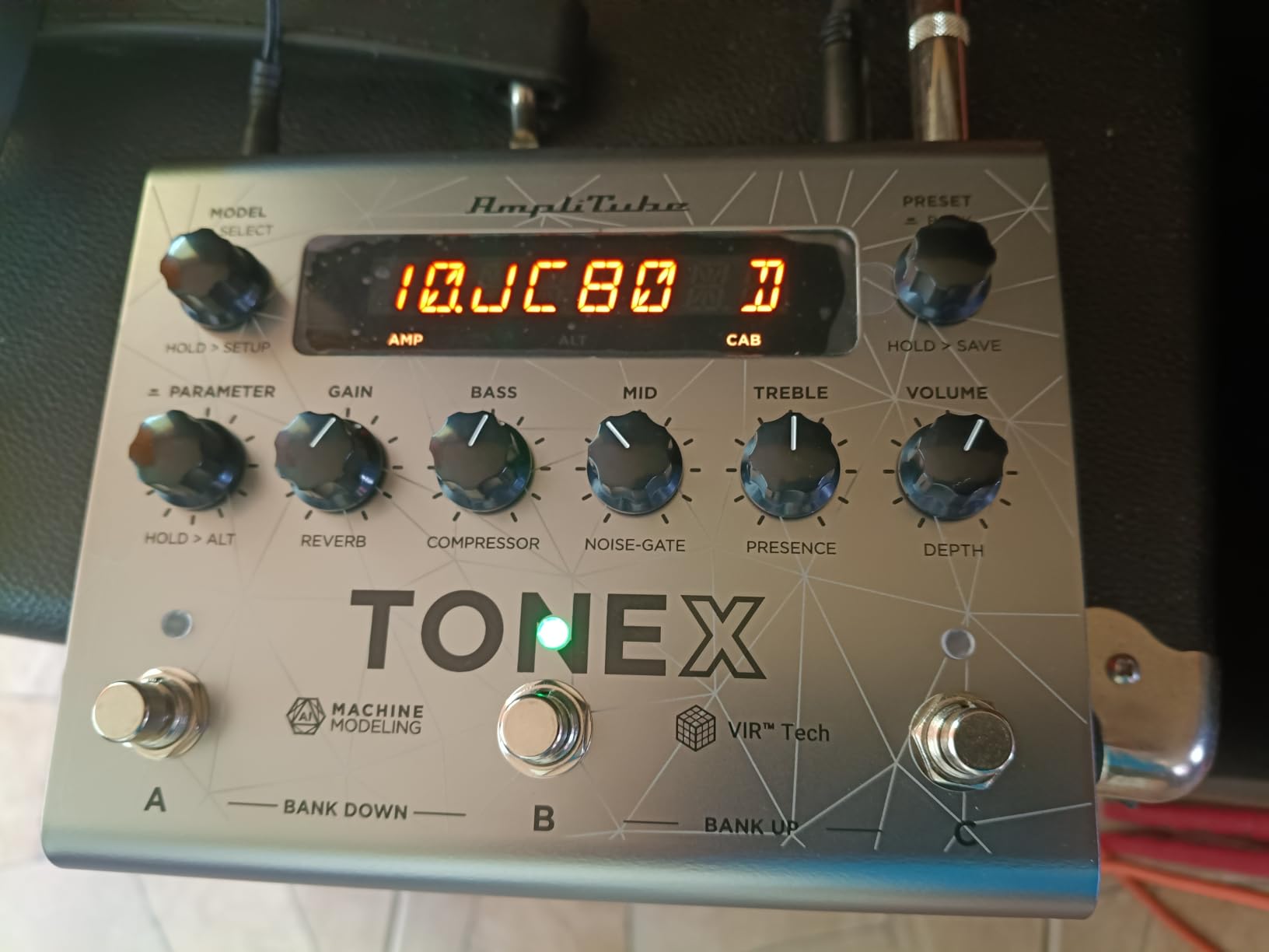 IK Multimedia TONEX Pedal: Stereo multi-effects guitar and bass pedal with 150 Presets, 15 Pre/Post FX, Tuner, Tap Tempo, Headphone Out, Software Player and Editor customer photo 1