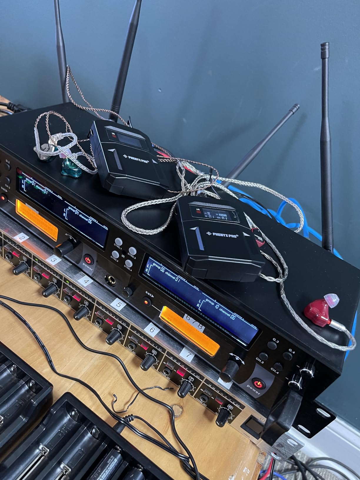 Phenyx Pro 4-Channel UHF Mono Wireless in Ear Monitor System PTM-33-4B customer photo 2