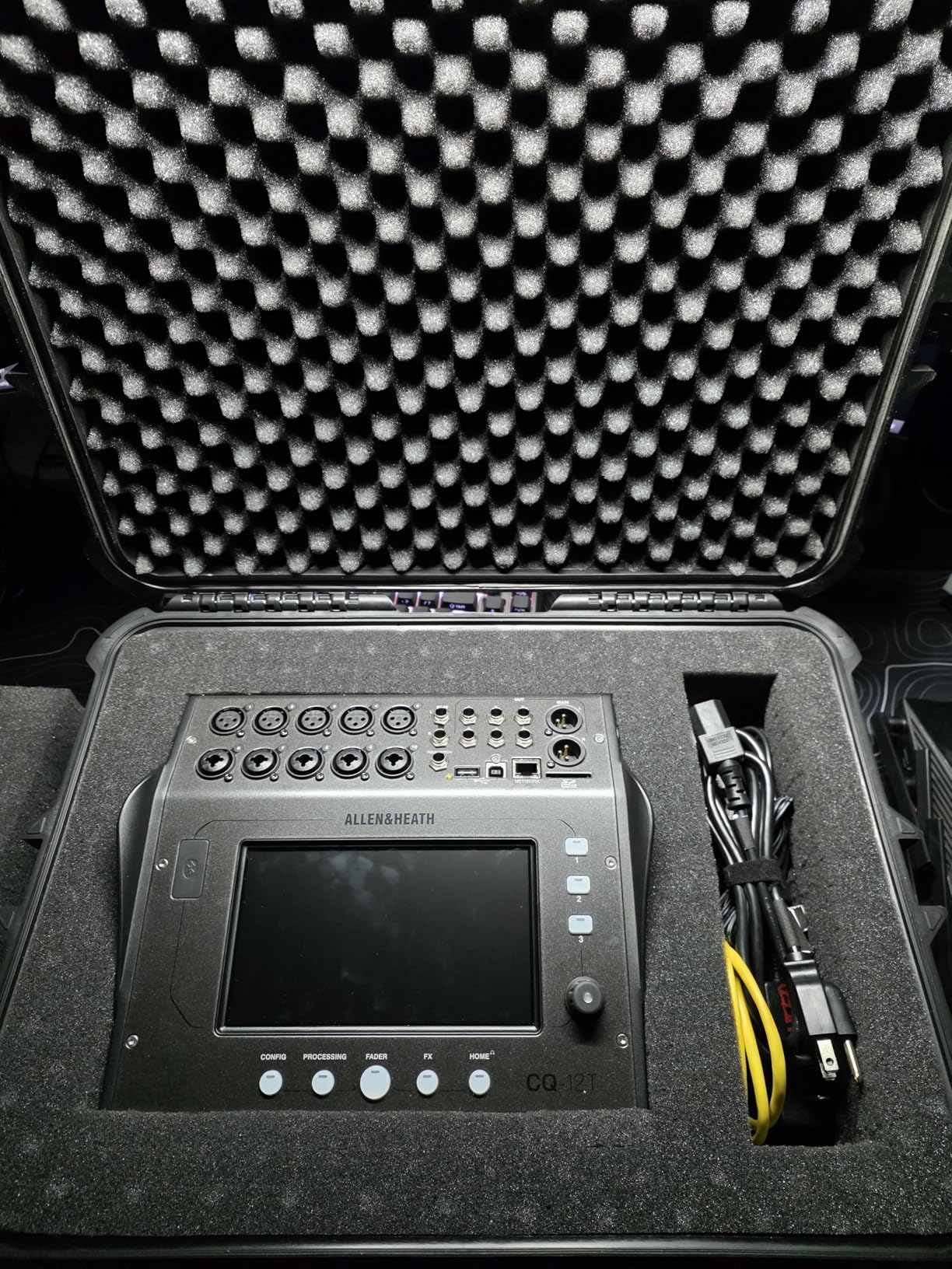 Allen & Heath CQ-18T Digital Mixer with 7