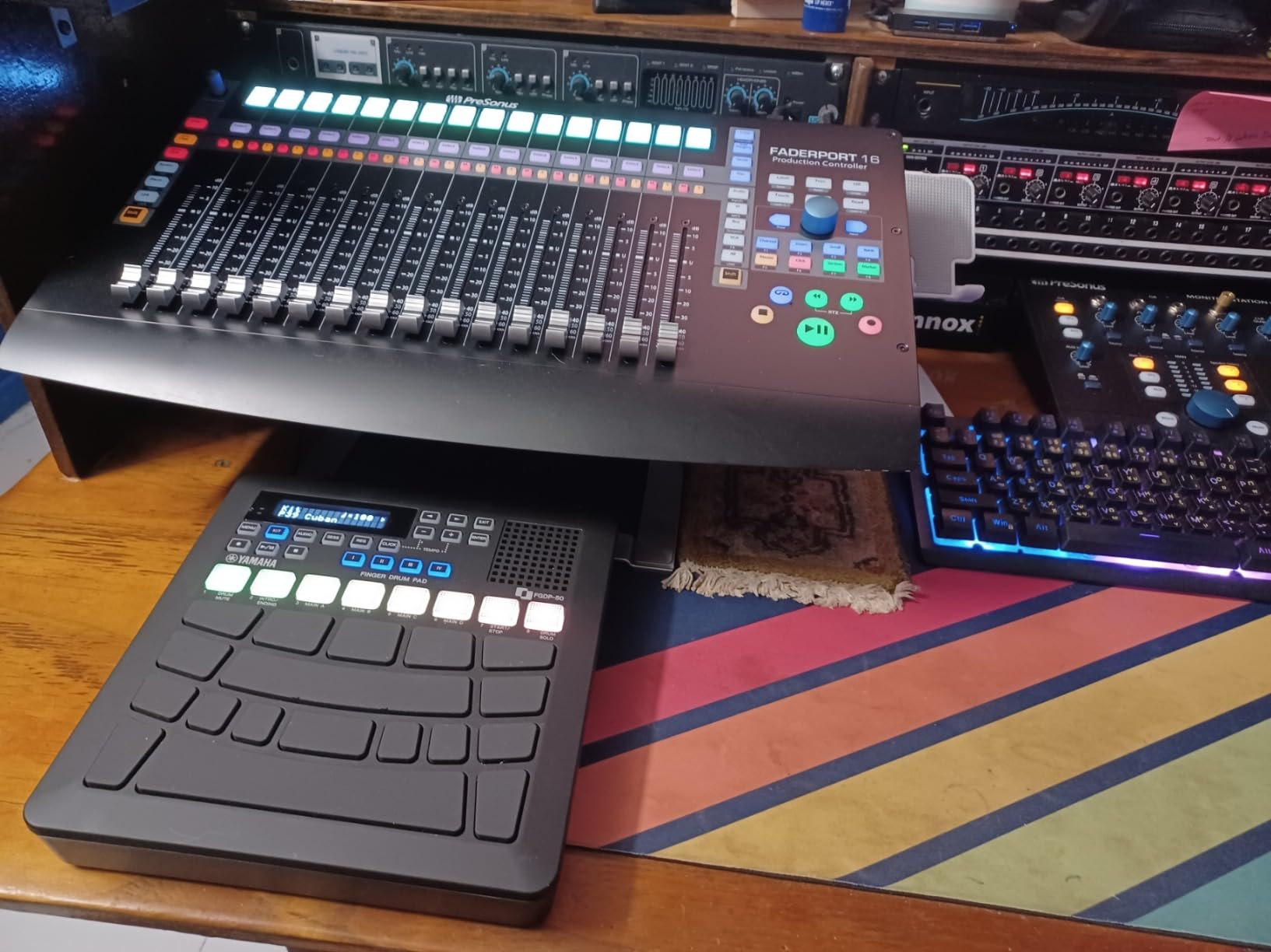 Yamaha Finger Drum Pad FGDP-50 - 8 Touch-Sensitive RGB Pads, 48 Preset Kits, 1500 Voices, Built-in Speaker, Rechargeable Battery customer photo 1